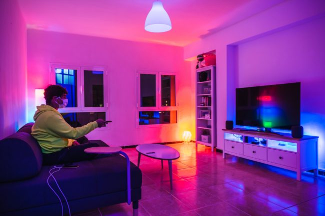 يزيد الرغبة الجنسية ويعالج الاكتئاب.. فوائد عديدة للضوء الاصطناعي لا يعرفها الكثيرون