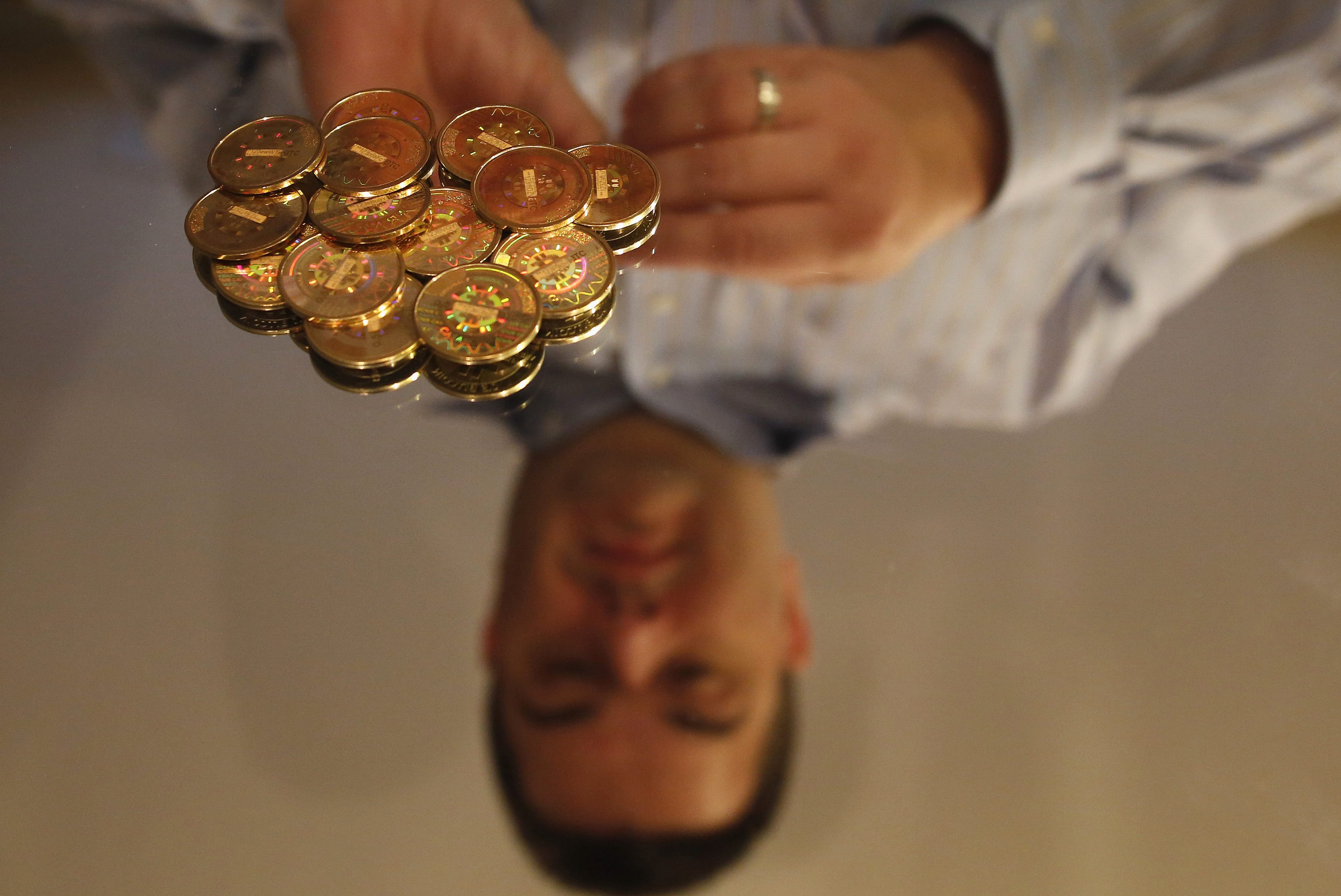 بدأت بكبسة زر وأصبحت ولعاً… سعوديون يروون أرباحهم الخيالية من البيتكوين