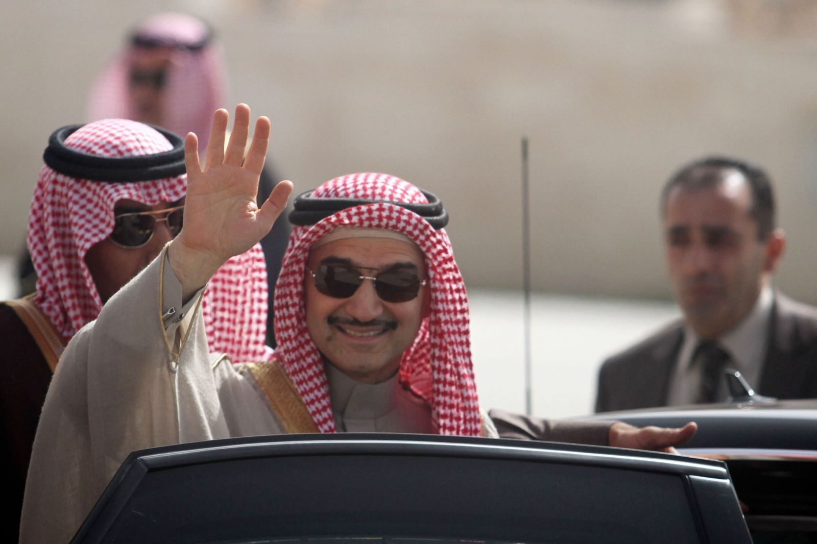 “سامحت ونسيت ما حدث”.. الوليد بن طلال يتحدث لأول مرة منذ خروجه من السجن ويكشف عن صفقة عَقَدها مع الحكومة السعودية