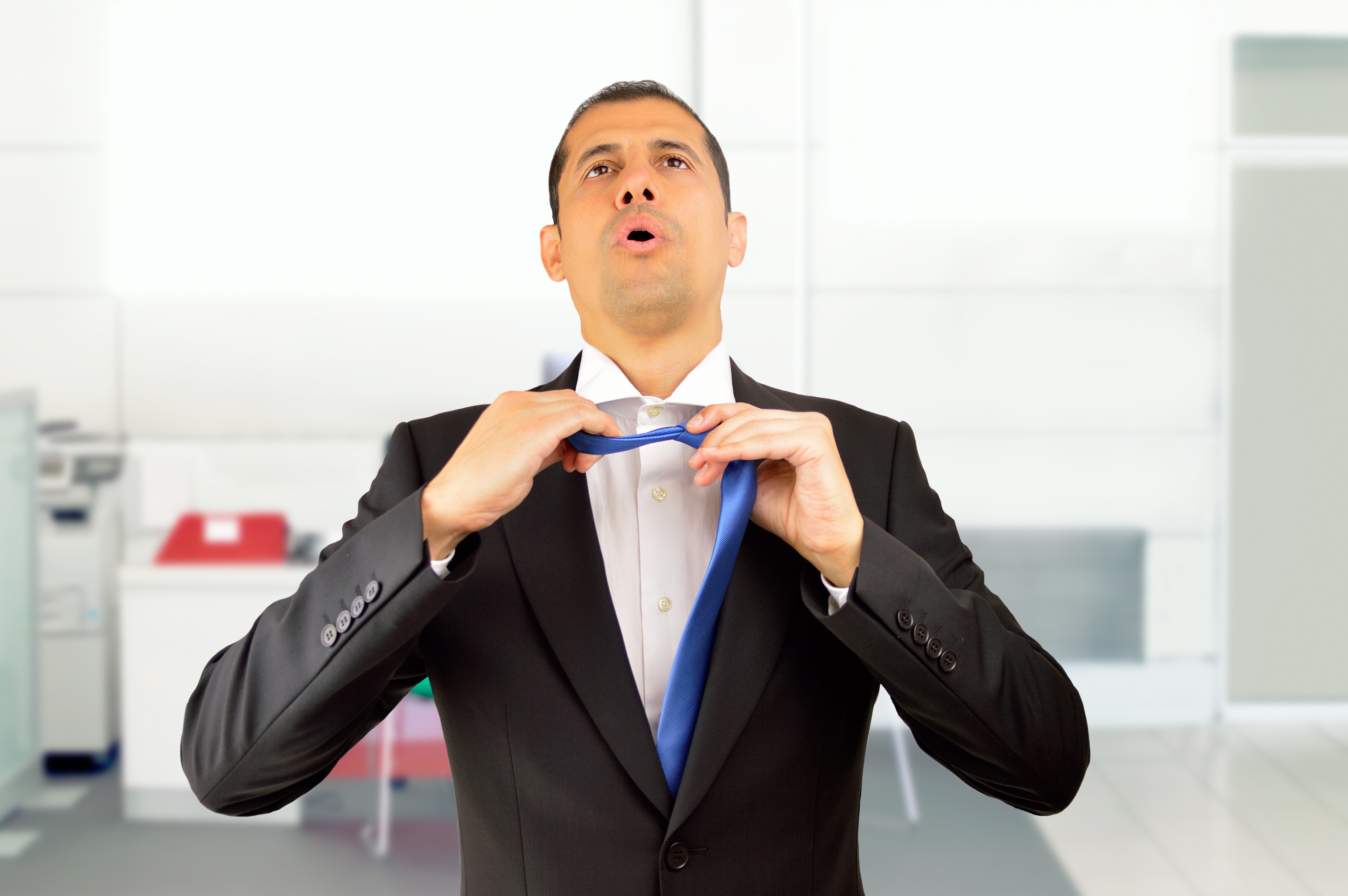 7 أخطاء لا ترتكبها أبداً عند ارتداء ربطة العنق!