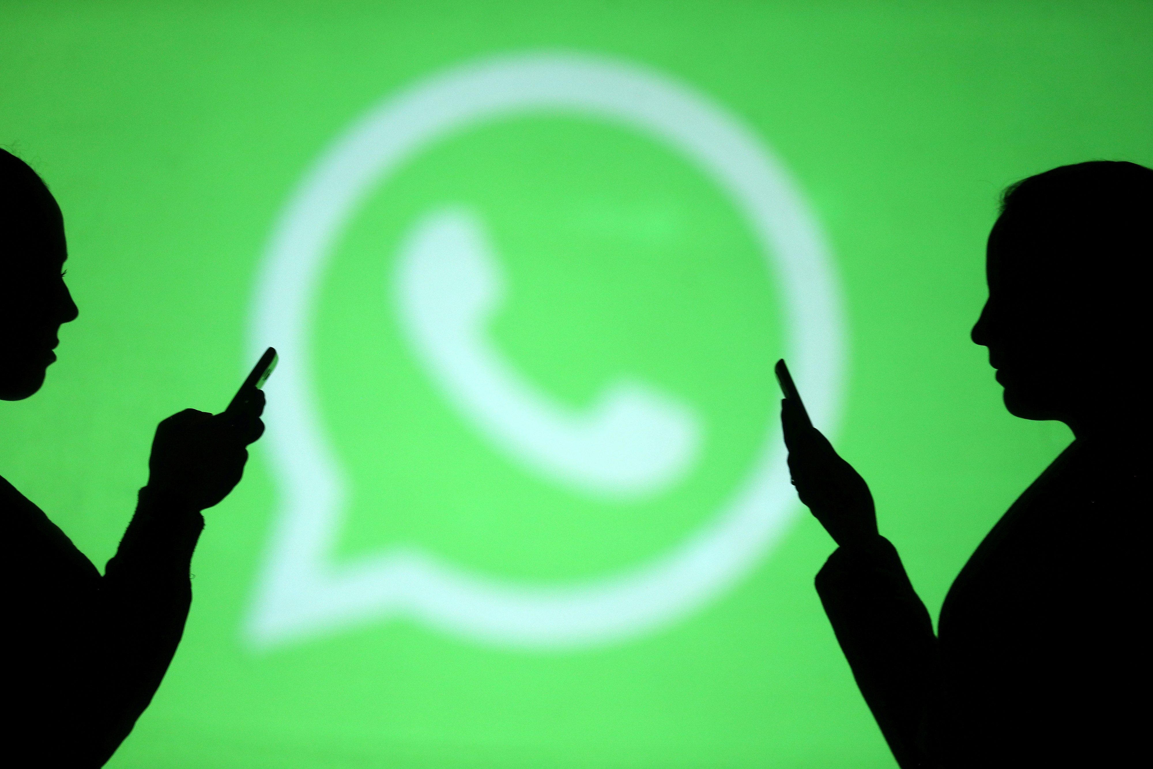 مقابل دولارين فقط.. تطبيق يستغل خاصيةً في WhatsApp للتجسس عليك!