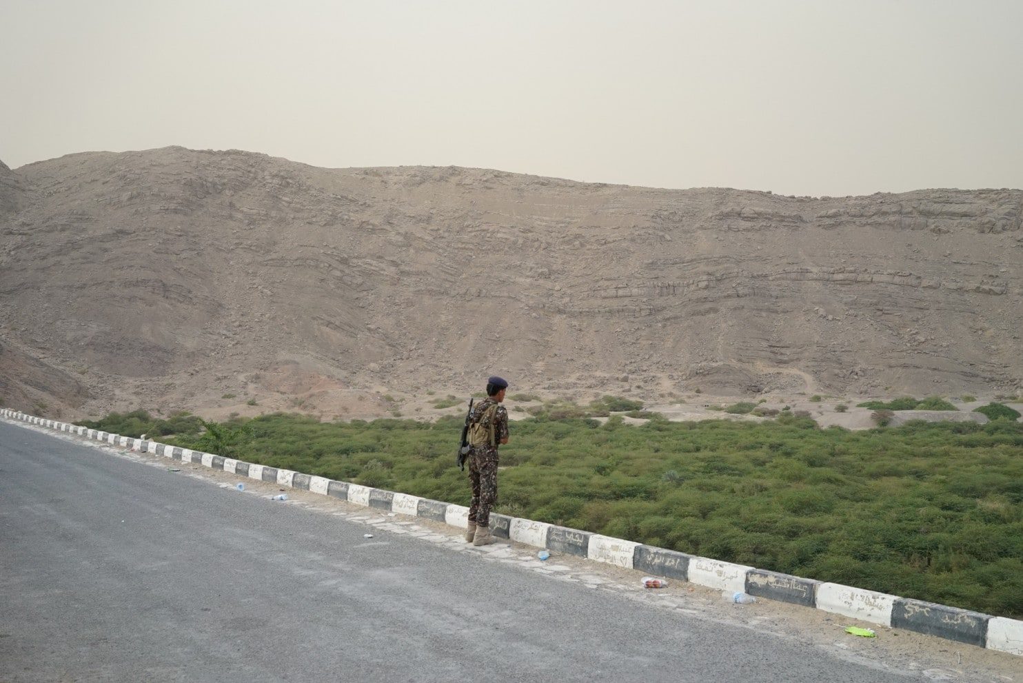 “سأقتل أيَّ شخص حتى لو كان أخي”.. واشنطن بوست: بعد 3 سنوات من الحرب في اليمن الكل عدو للكل