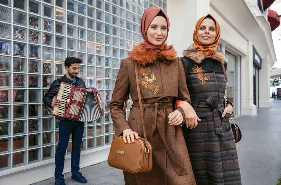 أزياء المحجبات التركية: تعشقينها ولا تعرفين كيف تصلين إليها؟ إليك أشهر المحلات والمواقع الالكترونية