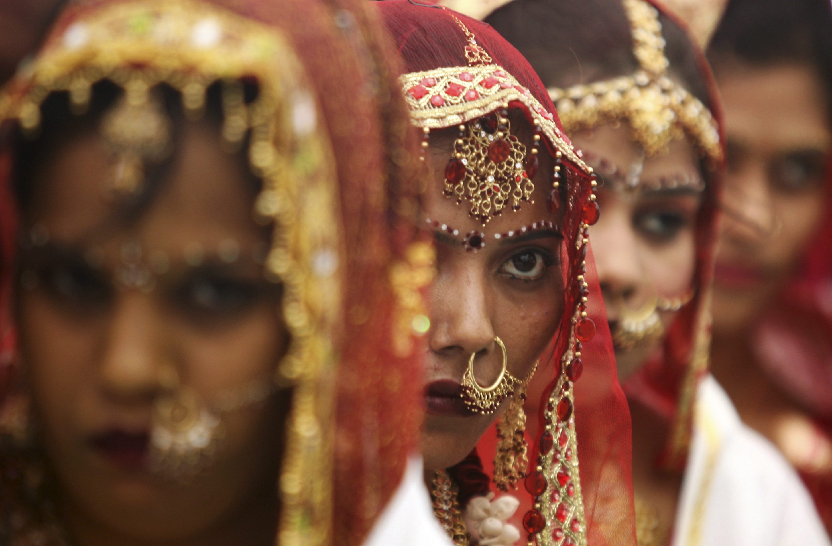 قبيلة خارجة على القانون لمئات السنين عادت إلى الأضواء بسبب “اختبار العذرية”