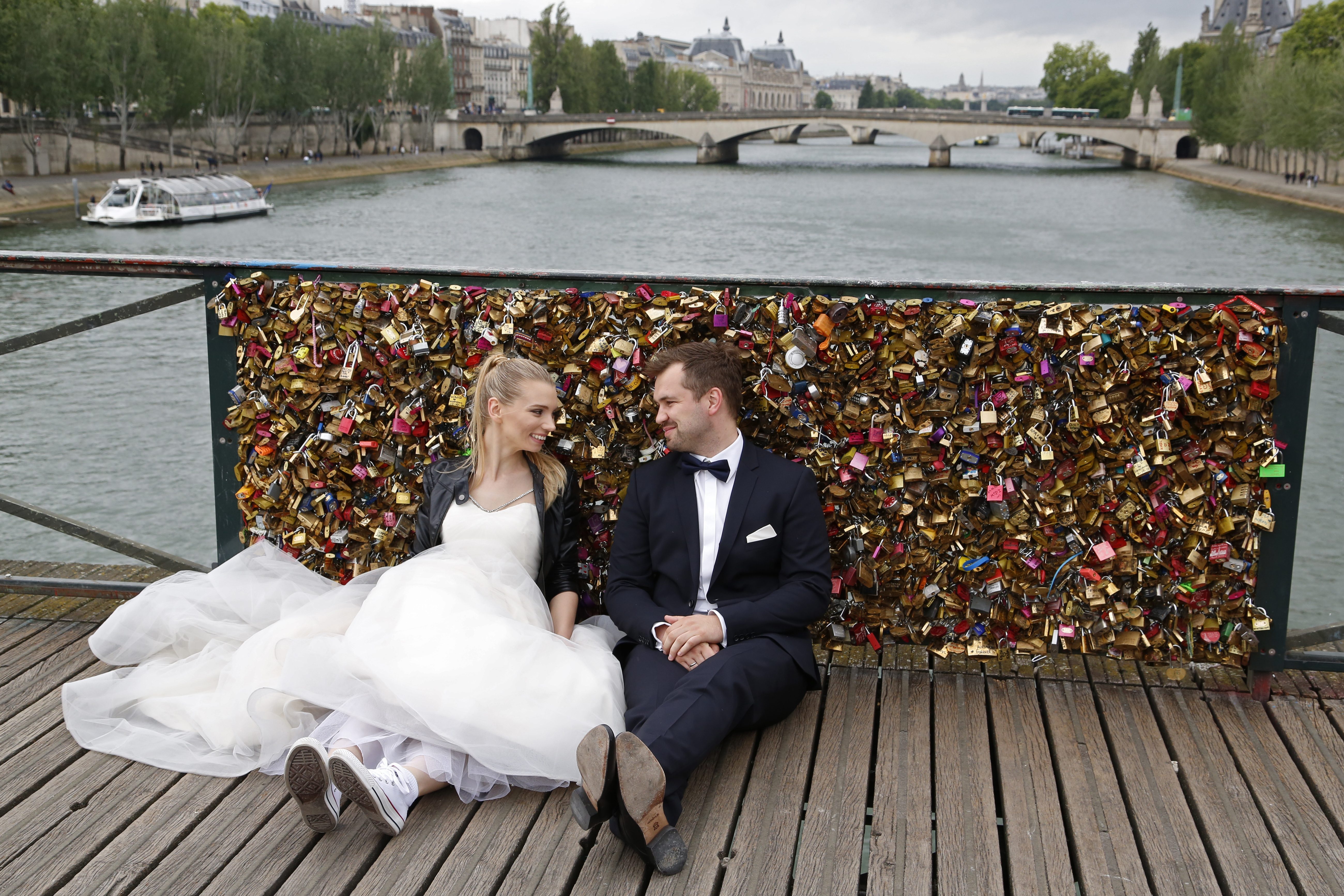 خبر سيء للعشاق: وداعاً لـ “أقفال الحب” في باريس.. البلدية أزالتها بالكامل لتباع في مزاد علني