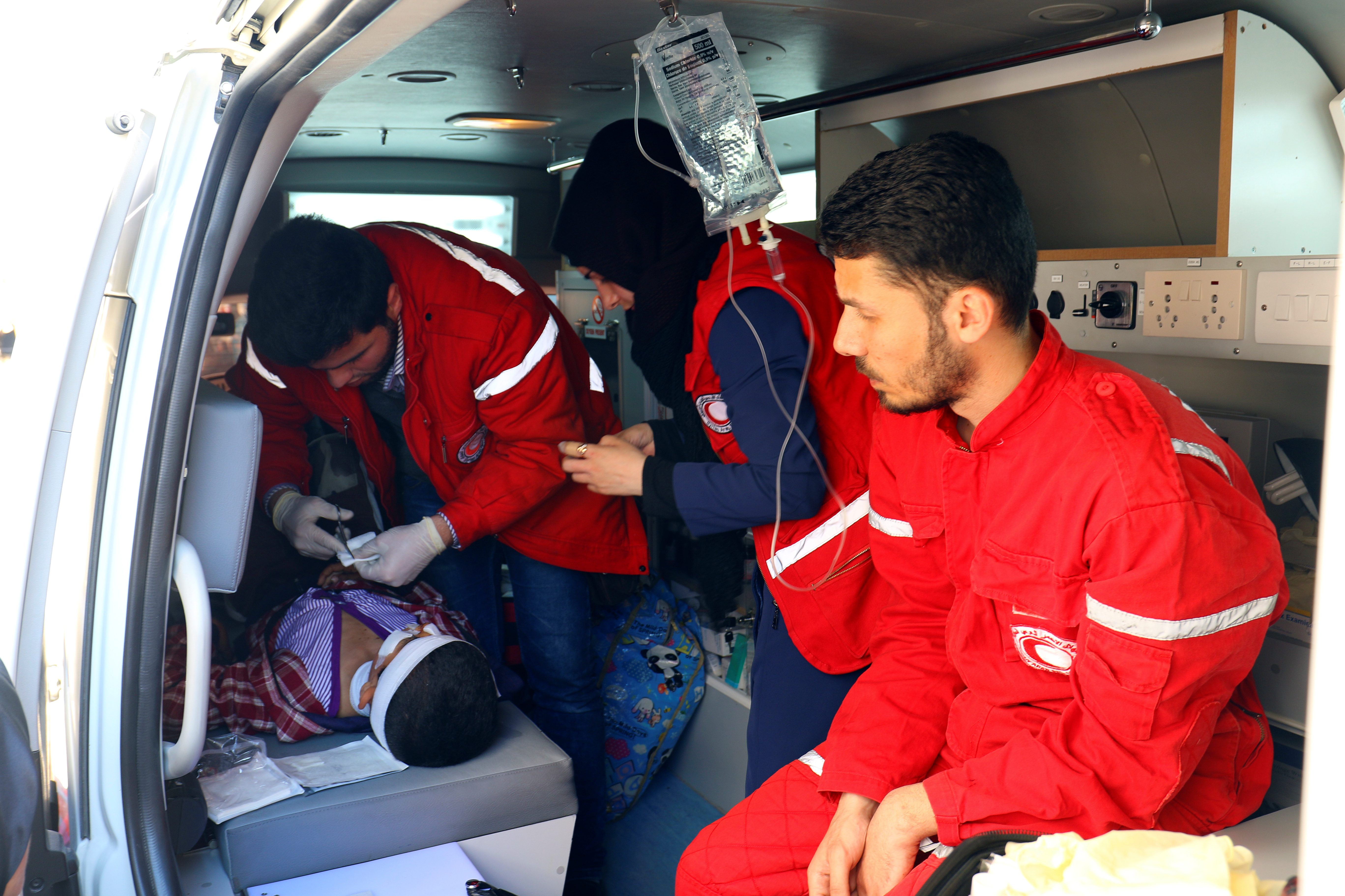 الجهة الوحيدة الشاهدة على مجزرة دوما تتحدث: قوات الأسد أسكتتنا، وهددونا بعائلاتنا