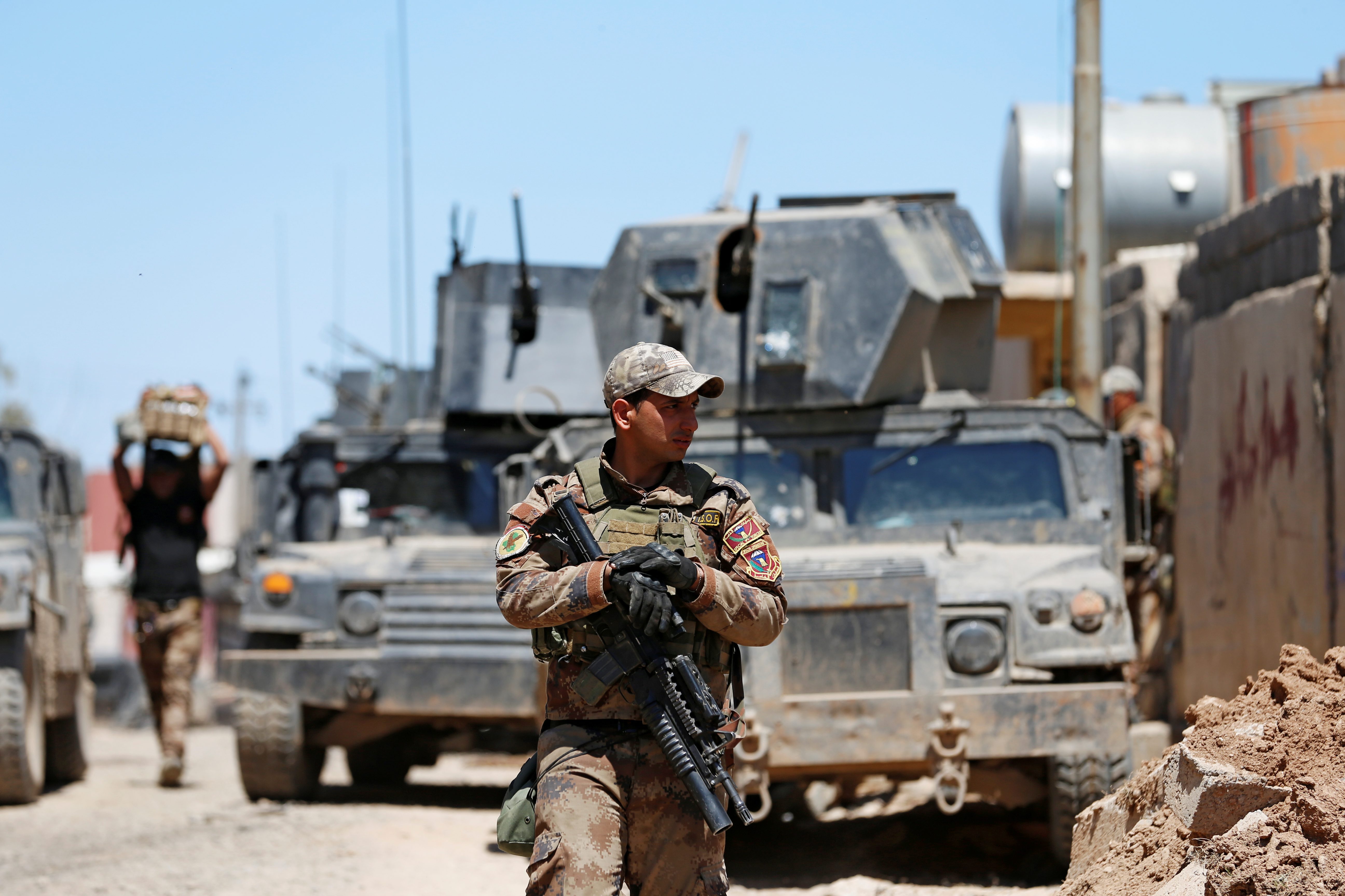 من دهوك إلى سنجار.. نقاط تفتيش بالعشرات ومسلحون بولاءاتٍ متغيرة يقررون من يمكنه المرور