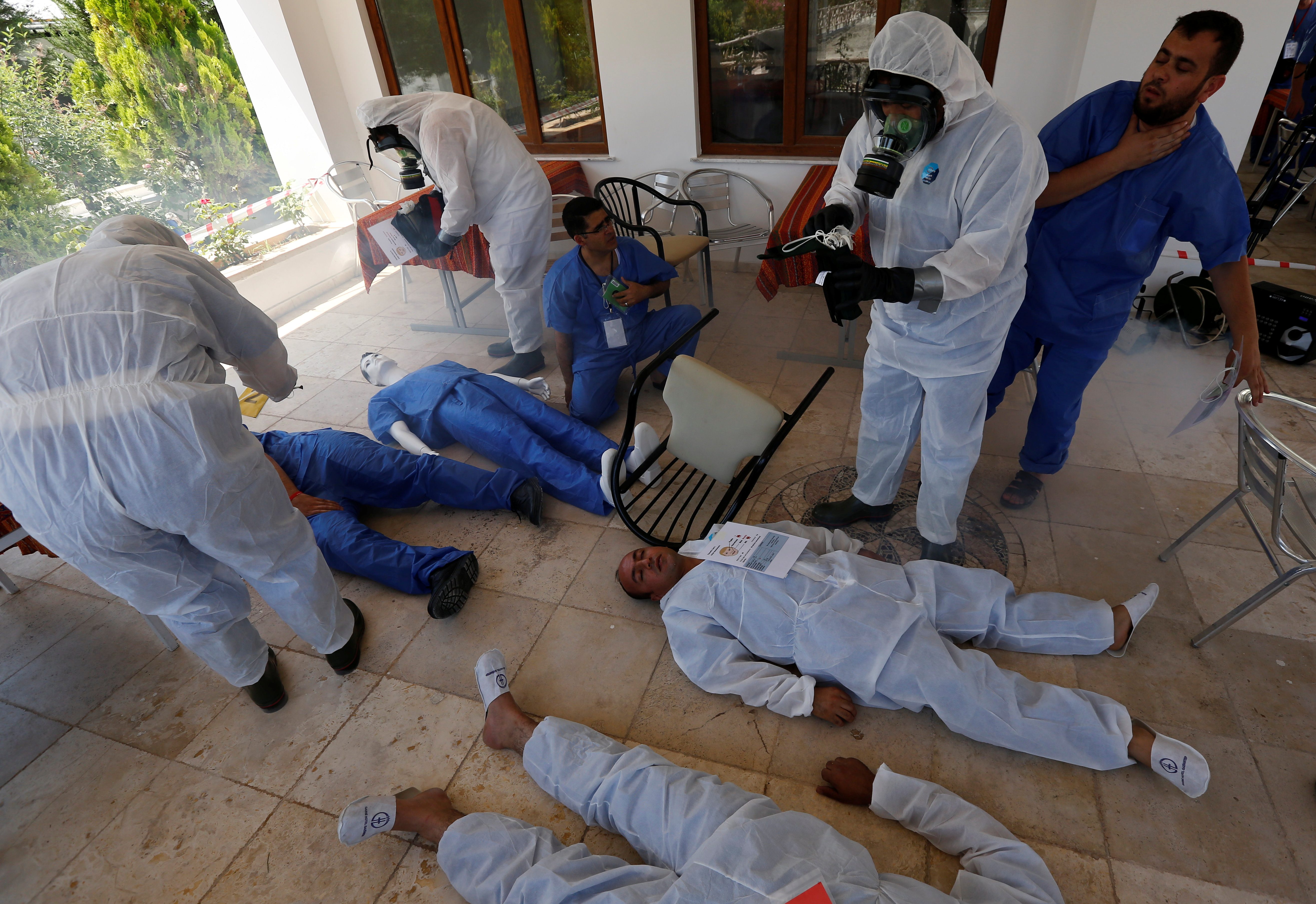 مفتشو الكيماوية في دوما للبحث عن أدلة قتل السوريين..  4 مراحل سيستخدمونها للوصول للحقيقة