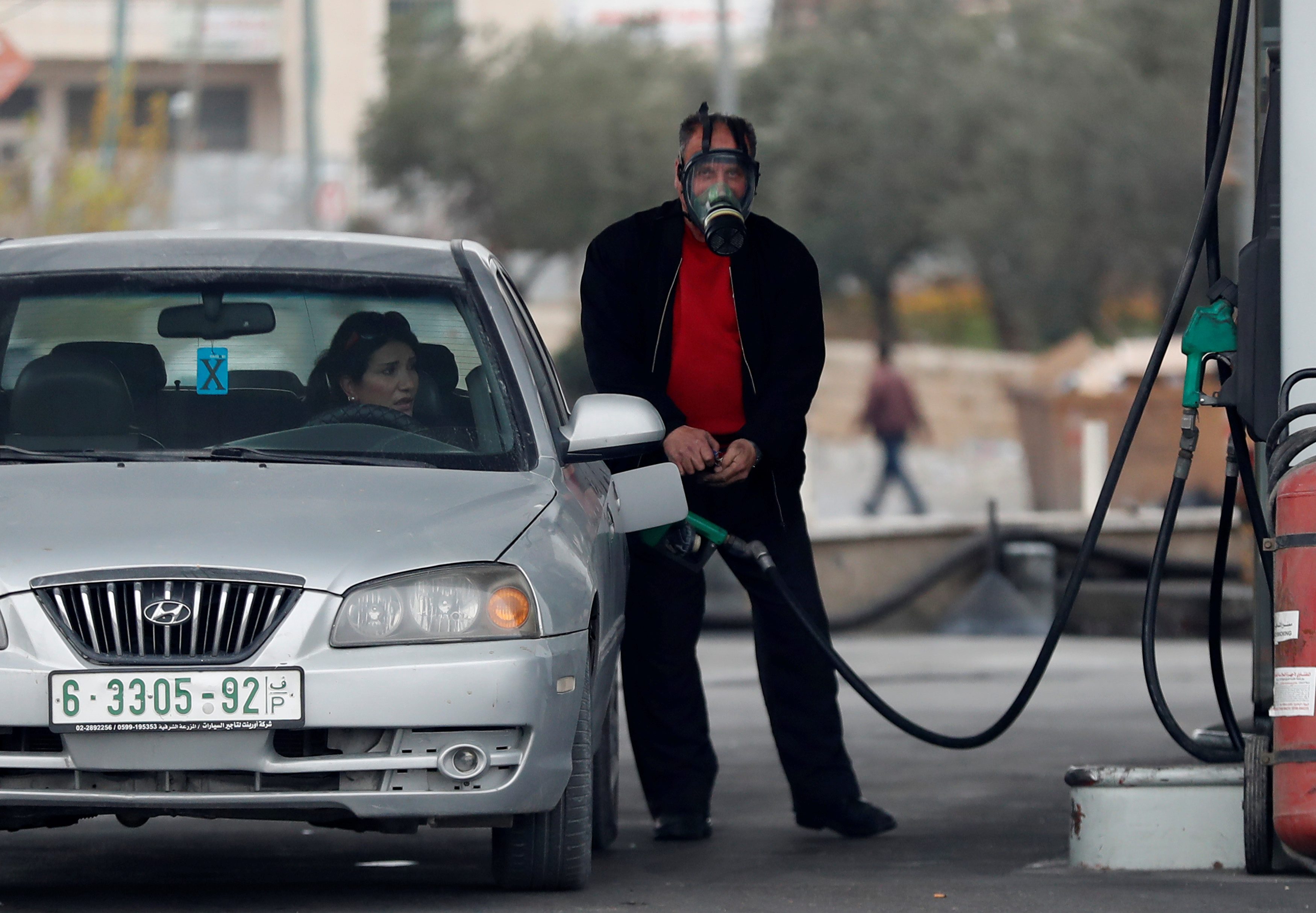 مفارقات قائمة أسعار البنزين في الدول العربية.. فهمنا أن الفلسطينيين هم الأعلى، لكن لماذا الليبيون هم الأقل؟