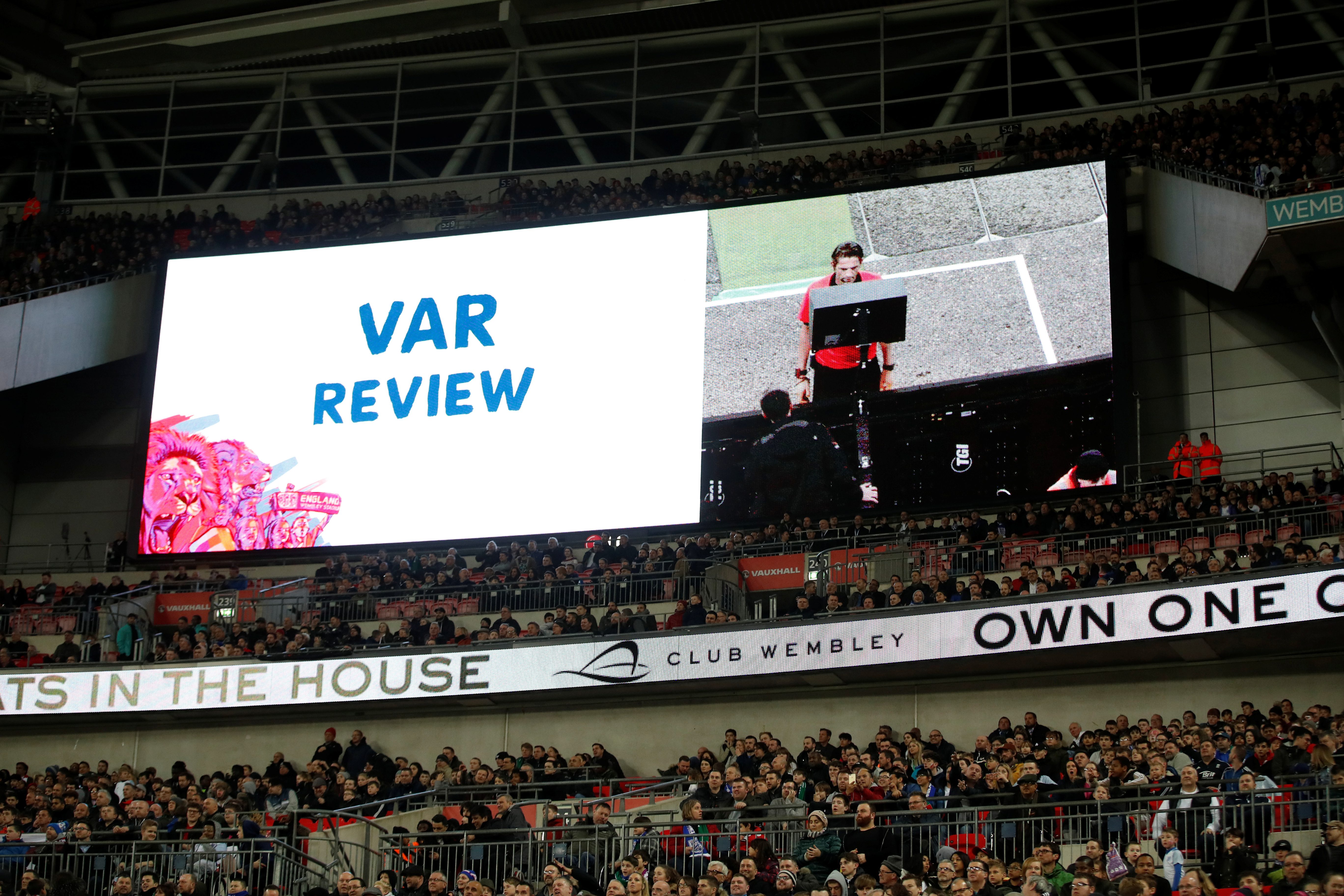 الاتحاد الأوروبي: قد نستخدم تقنية “حكم الفيديو” في 2019.. ومتخوفون من VAR في كأس العالم