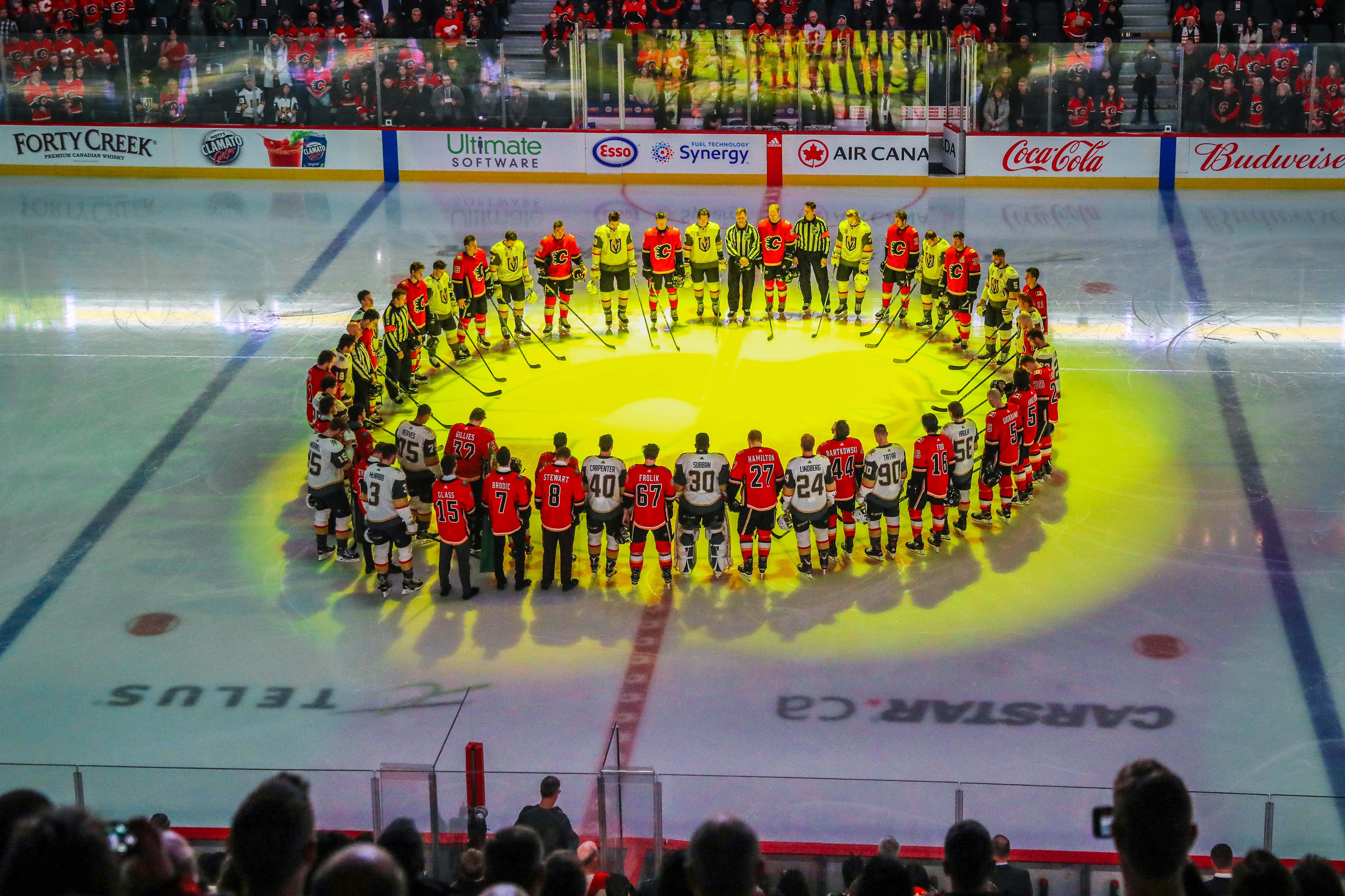 شاحنة اصطدمت بحافلة فقضت على فريق رياضة كامل.. كندا تعيش أسوأ أيامها