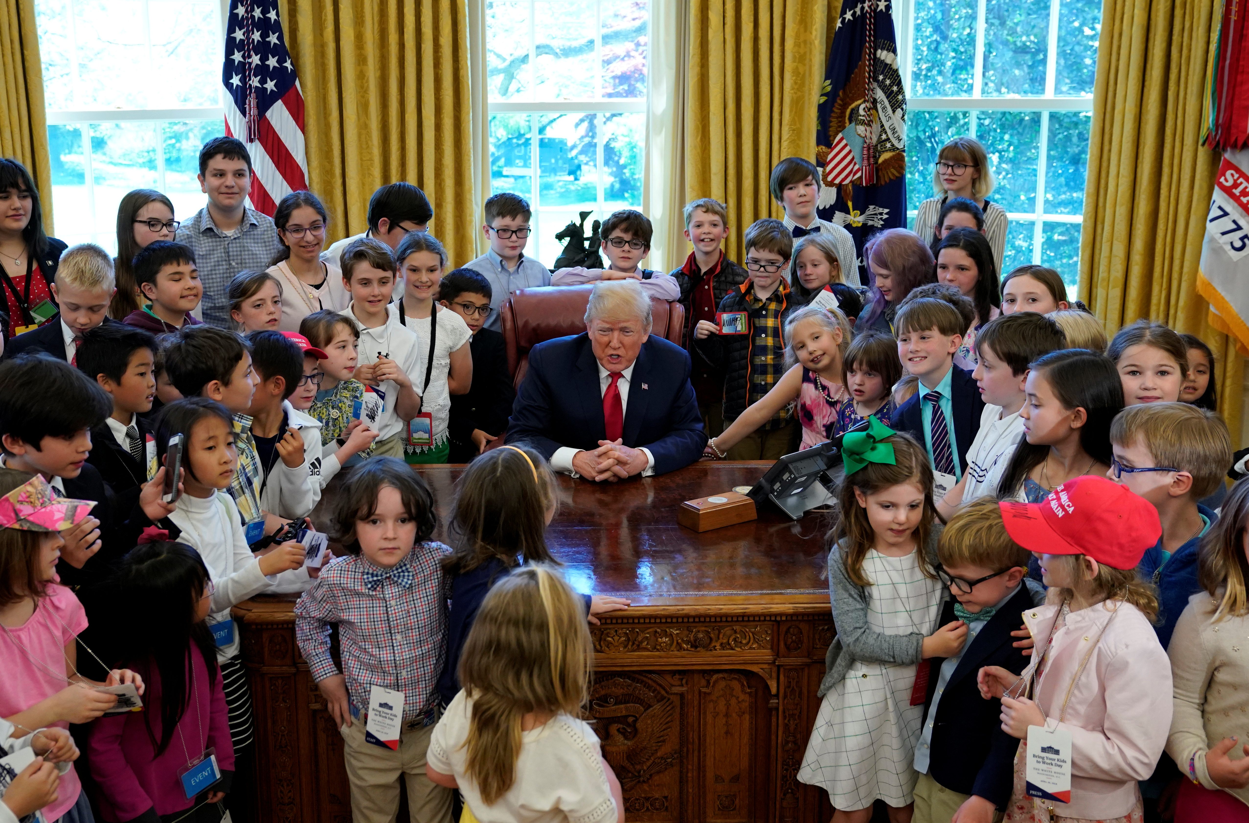 لماذا قصفتم بلداً آخر؟ المتحدثة باسم البيت الأبيض تحت وابل من أسئلة الأطفال