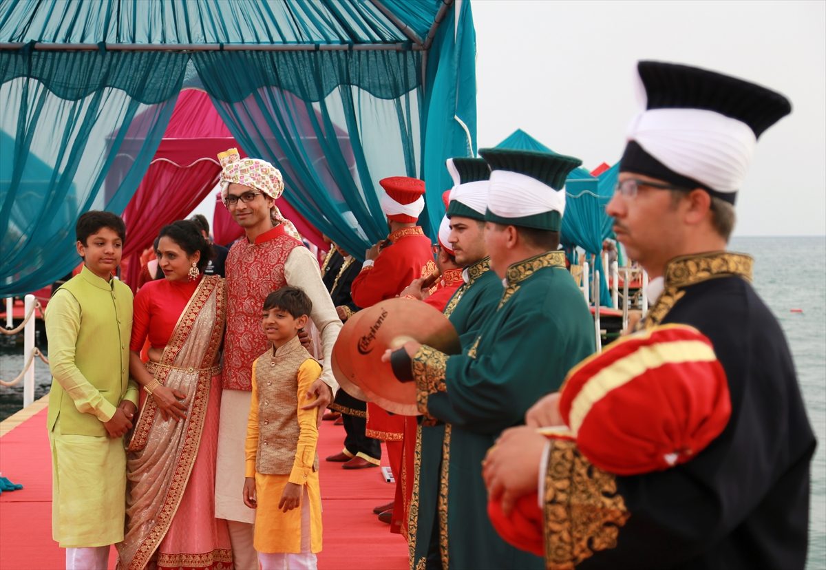 100 طباخ و40 مغنياً بتكلفة 2 مليون دولار! هكذا احتفلت عائلة هندية بزفاف ابنها في تركيا