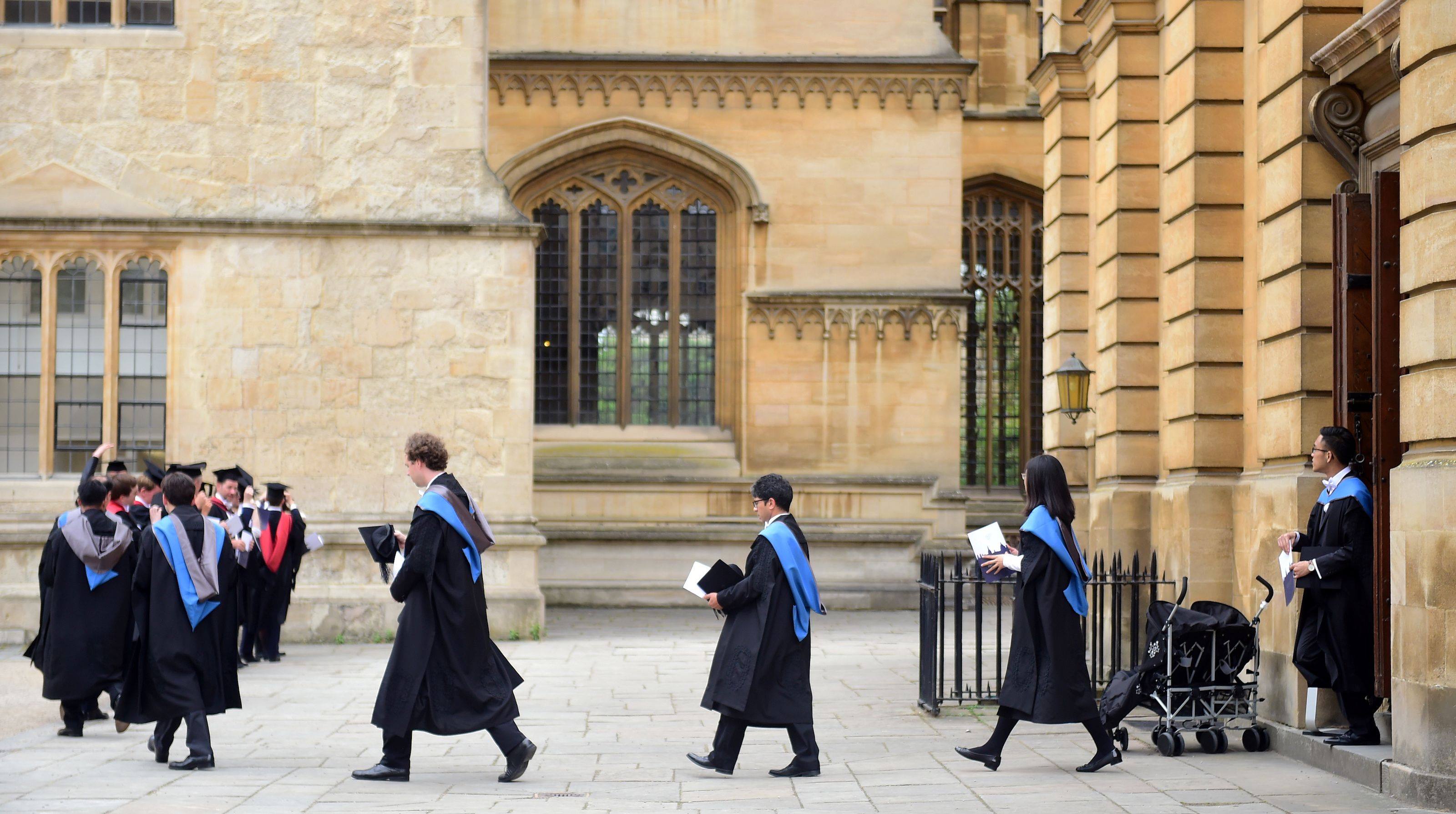 عزيزي الطالب: لا فرق بينك وبين طالب في جامعة أكسفورد أو كامبريدج أو ليدز.. فالجميع يغشّون، بل ربما أنت أحسن منهم