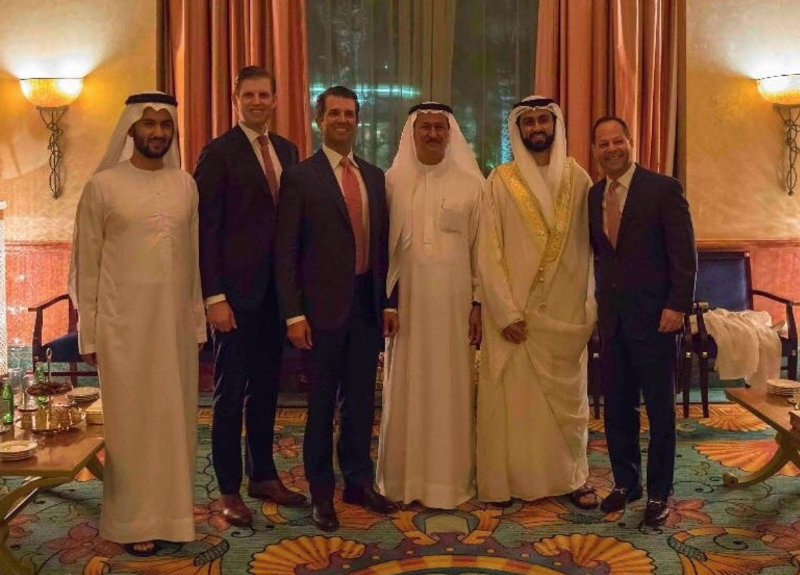 بالصور.. نجلا ترمب في الخليج، لكن هذه المرة ليس من أجل السياسة أو الاقتصاد، إنما لـ”أداء الواجب”!