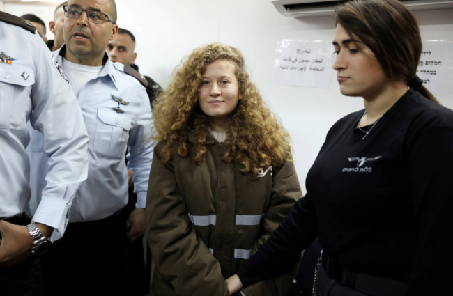 تويتر ينتصر لـ”عهد التميمي”.. عاقب نائباً إسرائيلياً دعا إلى إطلاق النار عليها