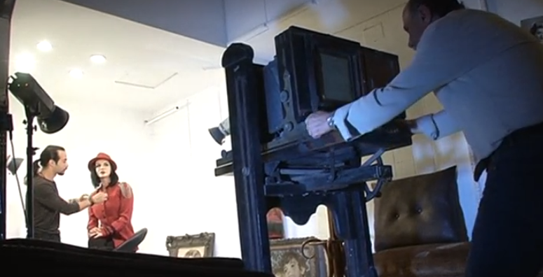 لمن يشعرون بالحنين.. كاميرا عمرها 130 عاماً داخل استوديو تصوير في مصر ترضي شغف من يشتاقون للماضي