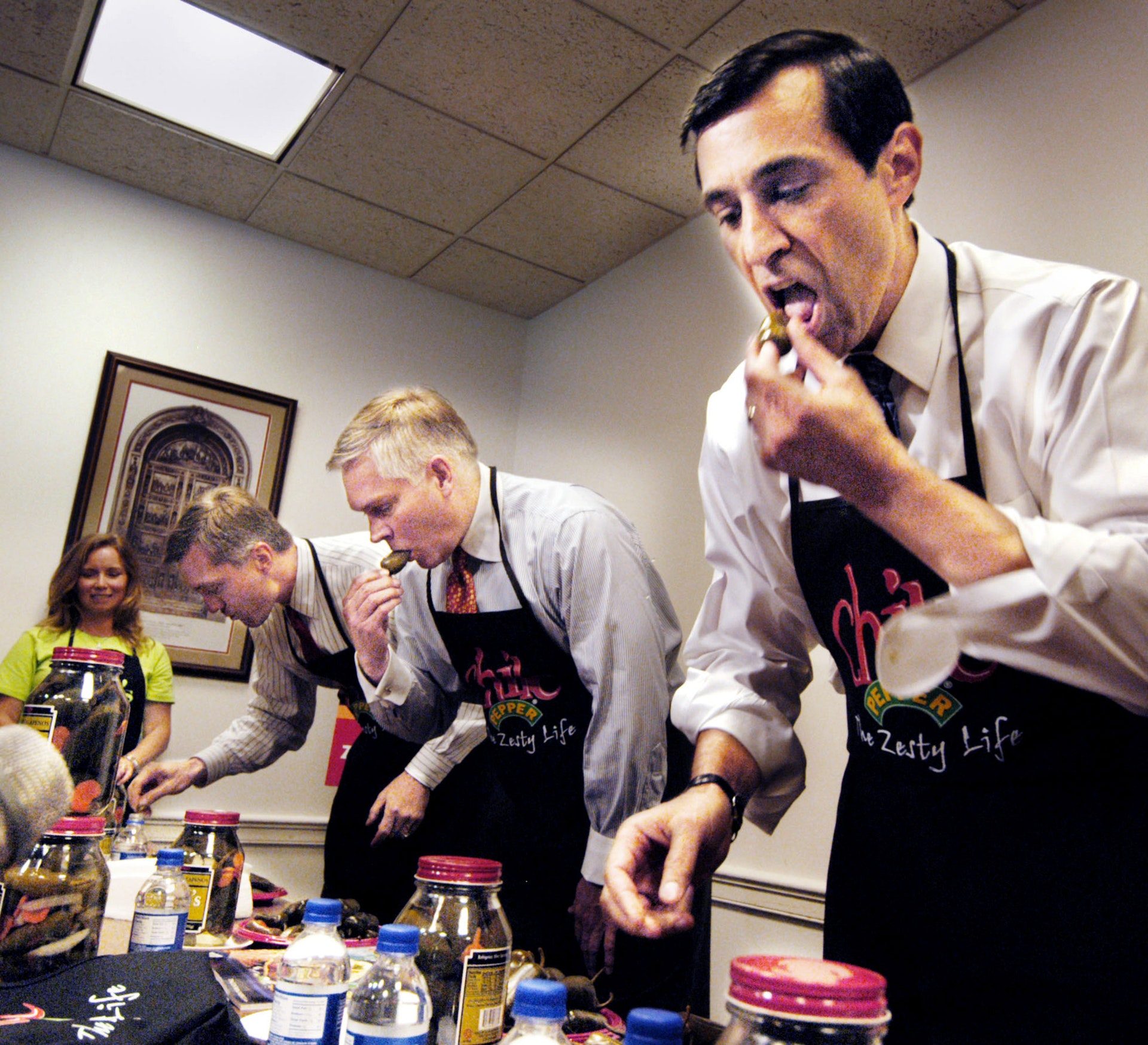 قادر على تحمل أكثر أنواع الفلفل الحار في العالم؟ ما حدث لهذا الشاب سيدفعك لمراجعة حساباتك!