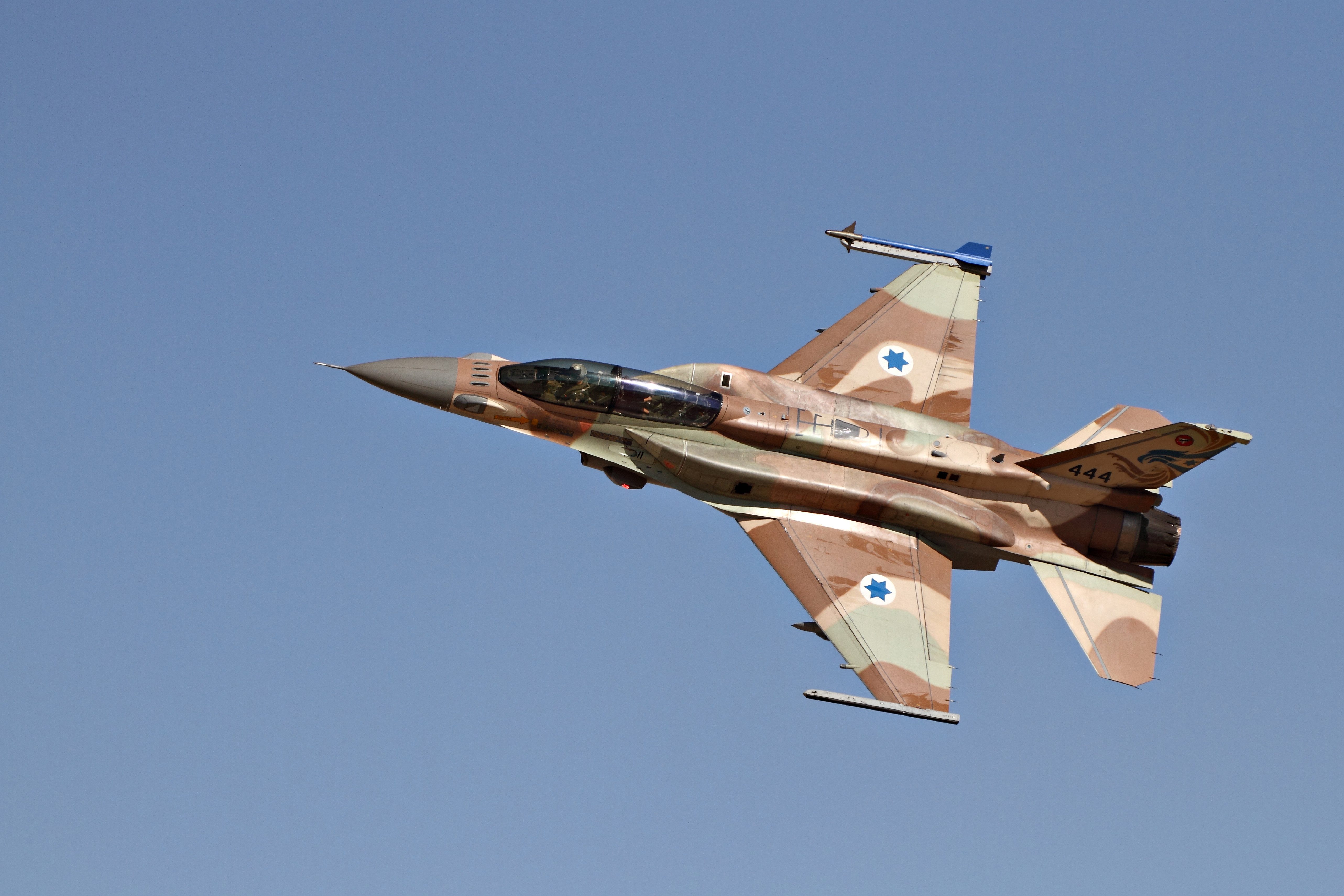 الصواريخ التي ضربت المطار السوري أطلقتها طائرات إسرائيلية