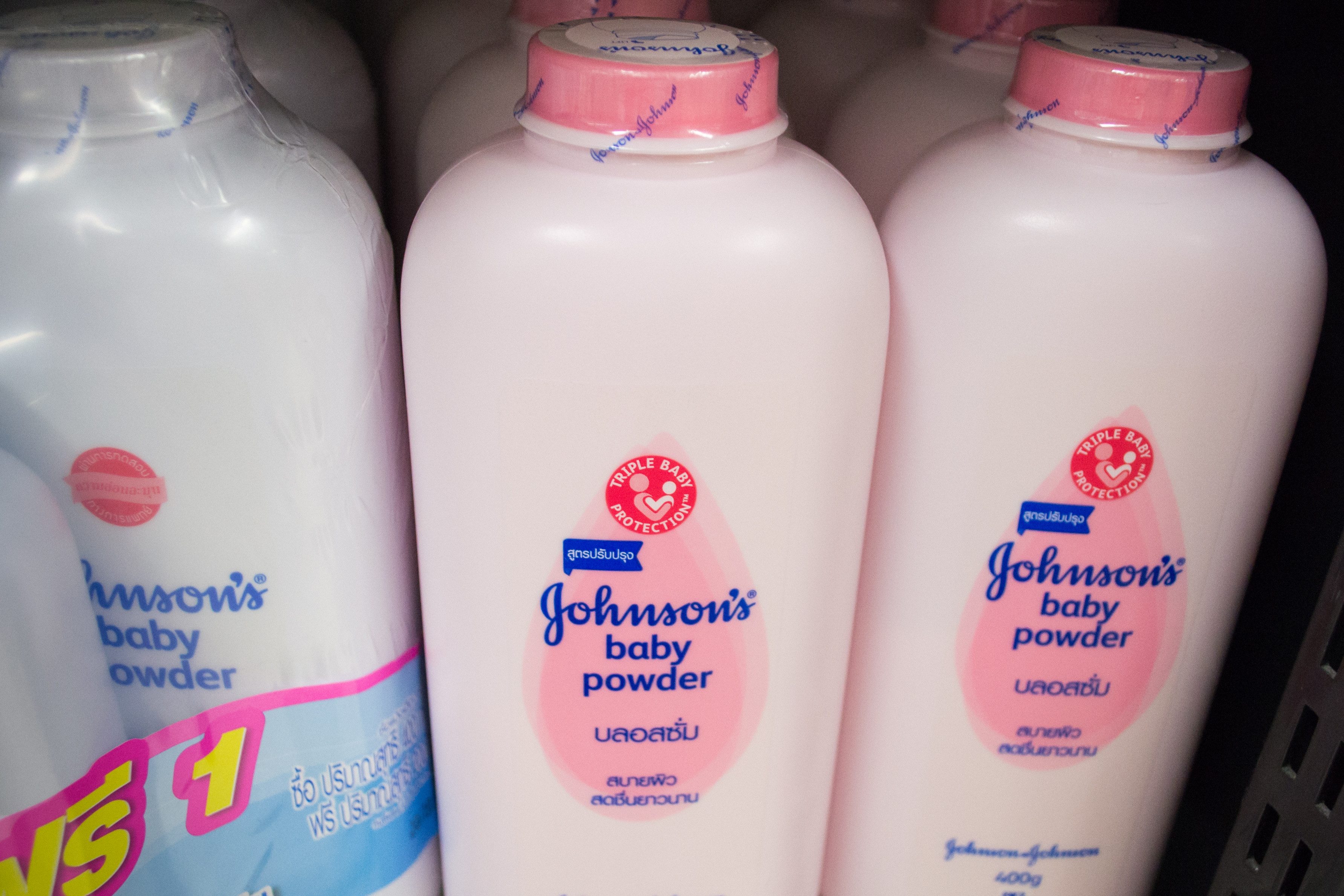Johnson & Johnson تخسر مجدداً.. 7 ملايين دولار تعويضاً لرجل أصابته بودرة الأطفال بالسرطان