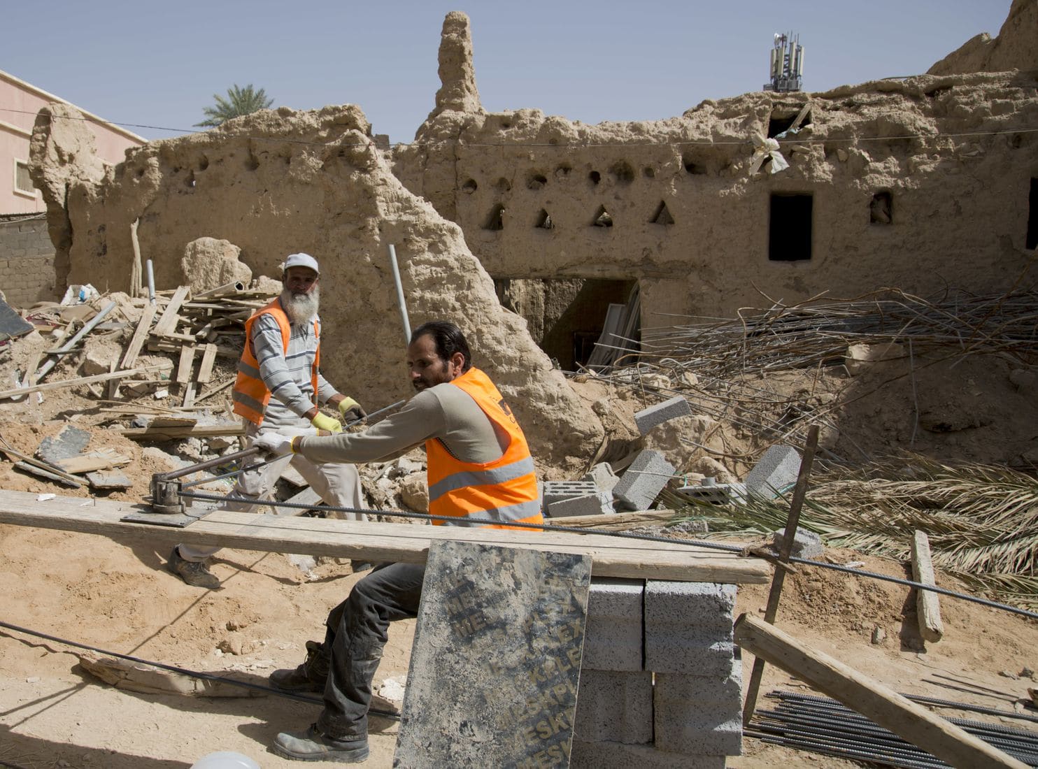 واشنطن بوست: السعودية ترمم آثار “الدرعية” لإعادة صياغة تاريخها وتغيير صورتها أمام العالم