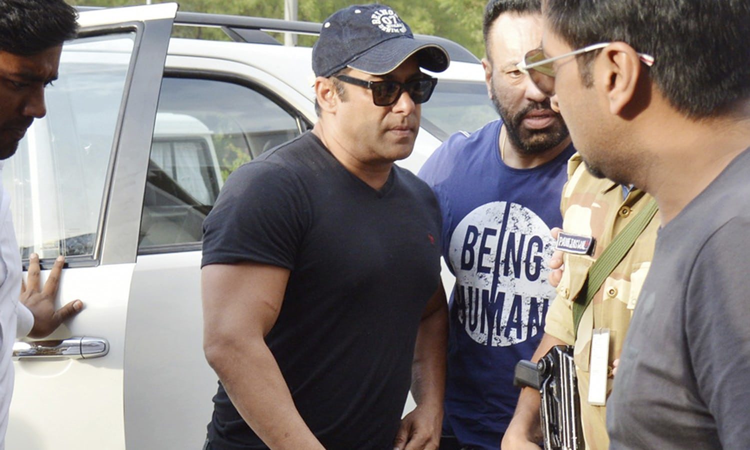 بعدما قضى ليلتين في السجن.. سلمان خان يُفلت من الحبس بكفالة