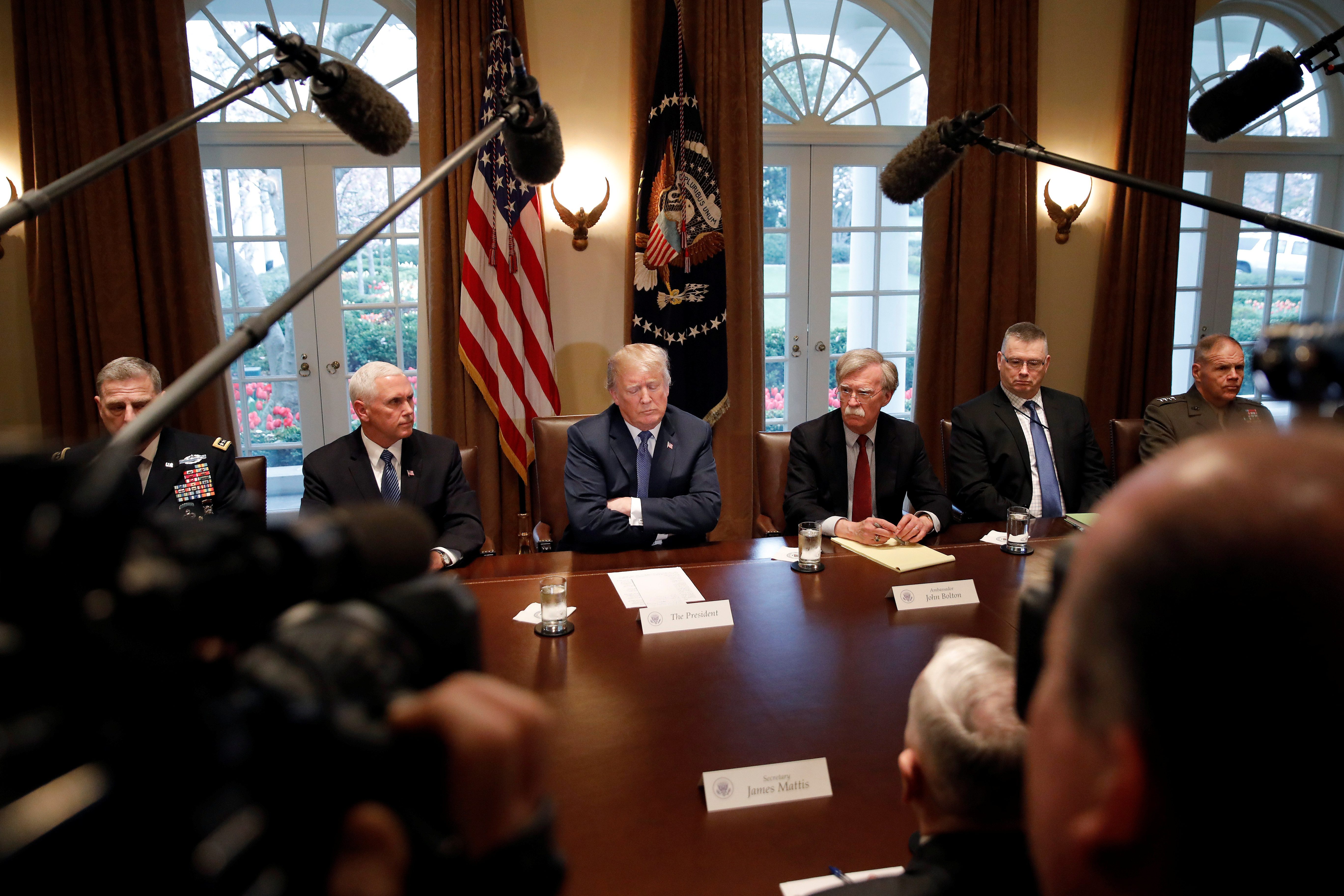 ترمب يغيب عن قمة في أميركا اللاتينية ليتفرغ للأسد، مطارات وقواعد عسكرية تابعة للنظام على قائمة الضربات