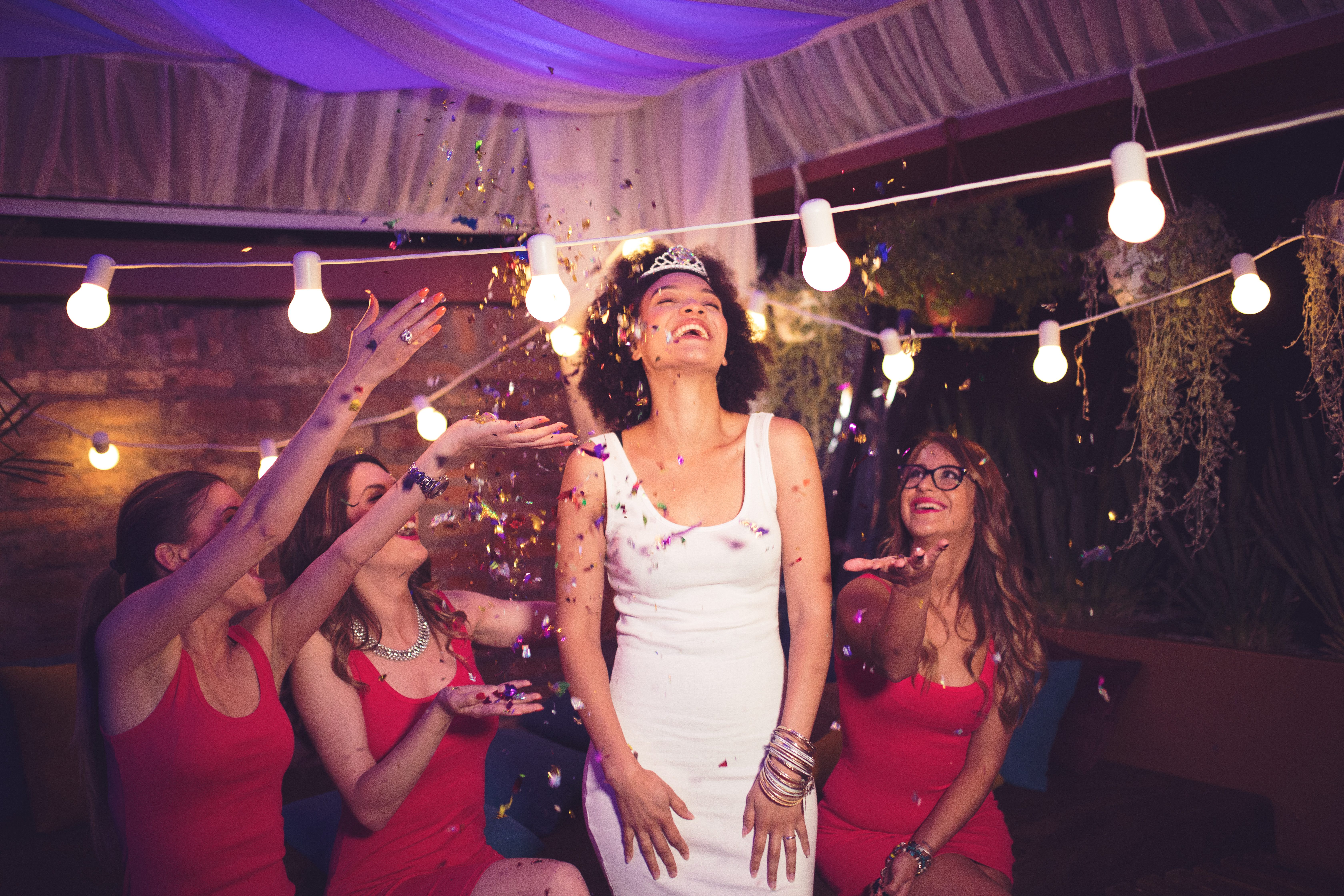 حتى تمر “ليلة العمر” بسلام.. إليكِ نصائح نساء سبقنك بالتحضير لأعراسهن