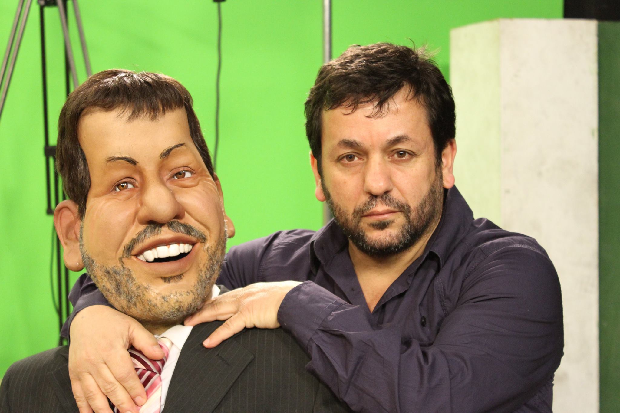 معركة على تويتر بين عيتاني ومخرج الأغنية الساخرة من السوريين.. أحدهما: عنصري لا أخلاقي، والآخر: عميل إسرائيلي!