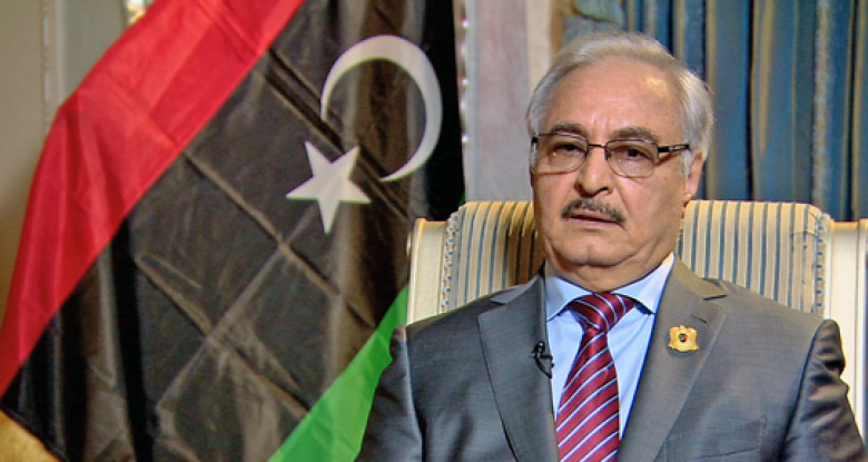 ليبيا.. شاهد خليفة حفتر في مؤتمر بعد وصوله إلى بنغازي