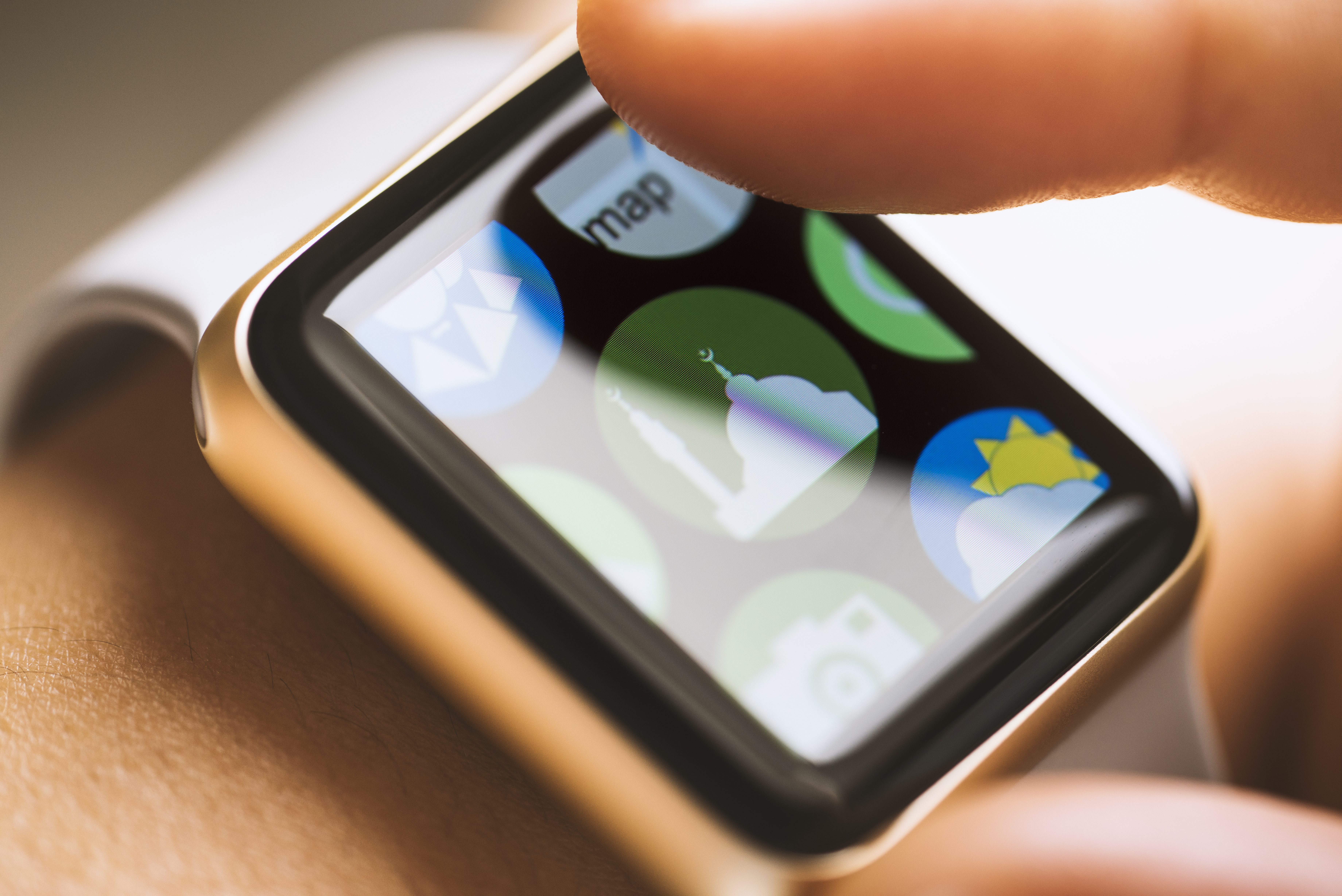 تطبيقات الإيمان: الأديان تدخل عالم التكنولوجيا بجمع التبرعات.. والاعتراف الكنسي.. وشرح مناسك الحج