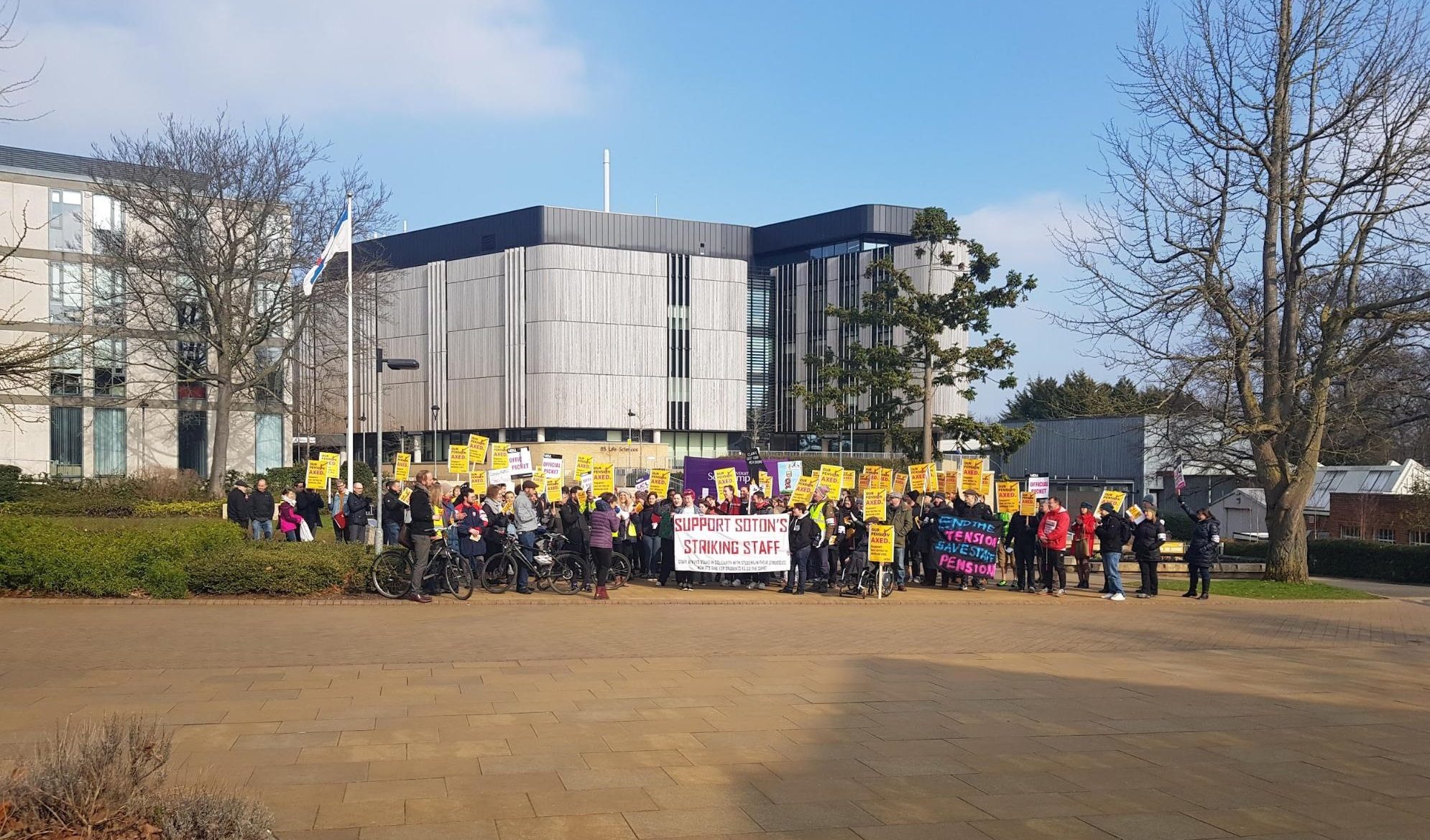 عندما يُضرب المعلمون في بلاد الإنكليز!