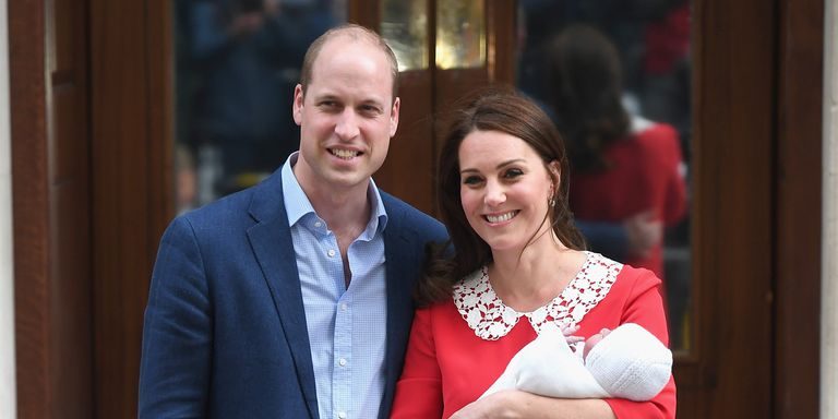 كيت ميدلتون أطلّت مع طفلها الجديد بفستان استحضر طيف الأميرة ديانا.. شاهد الصور الأولى لها مع الأمير الصغير