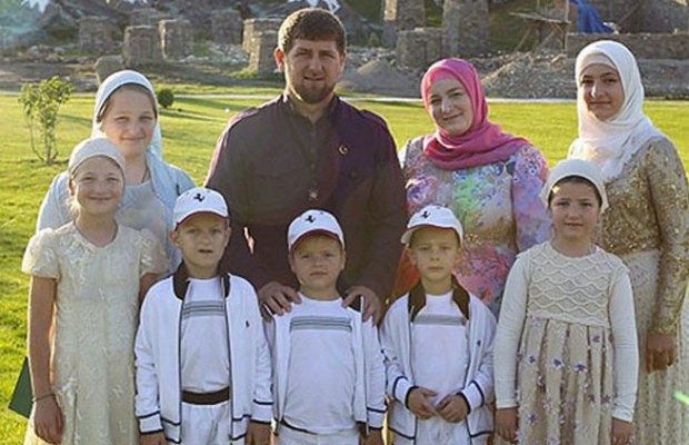 الرئيس الشيشاني يدعو المسلمين في بلاده لمخالفة القانون ويحثهم على تعدد الزواجات .. وهكذا يبرر موقفه