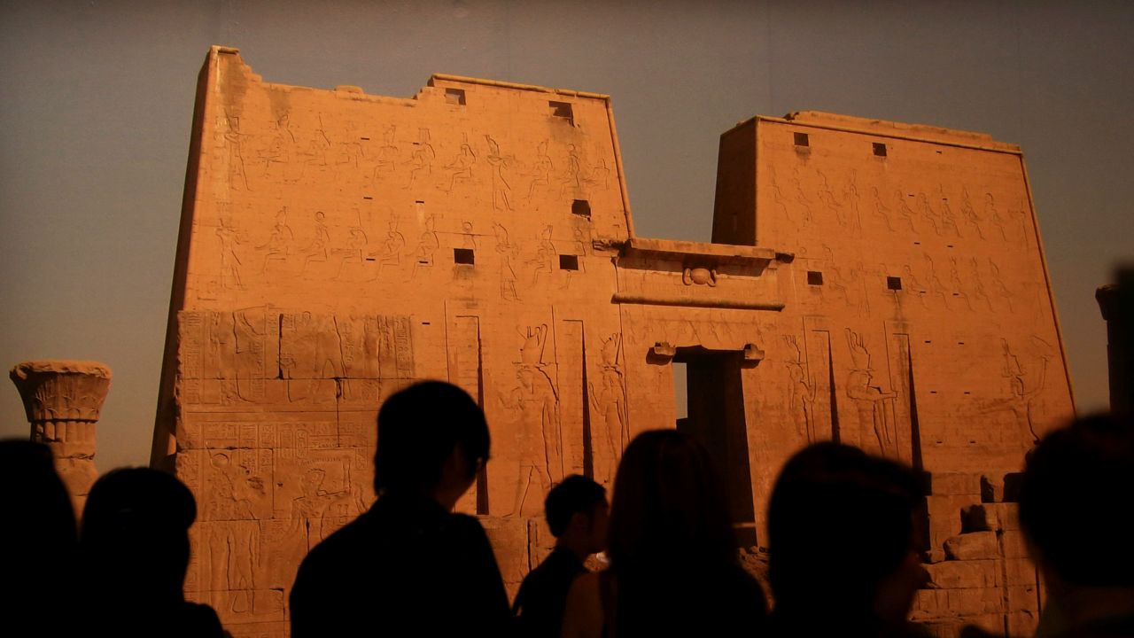 #Me_too فضح كل شيء.. بردية فرعونية تكشف طرد مسؤول من عمله بسبب التحرش الجنسي