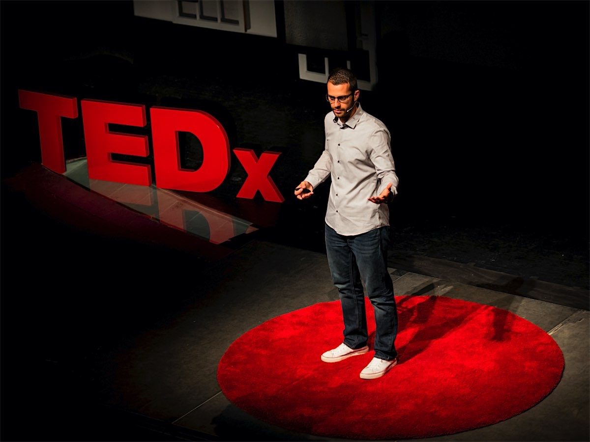 كيف تختلف محاضرات تيدكس عن التنمية البشرية