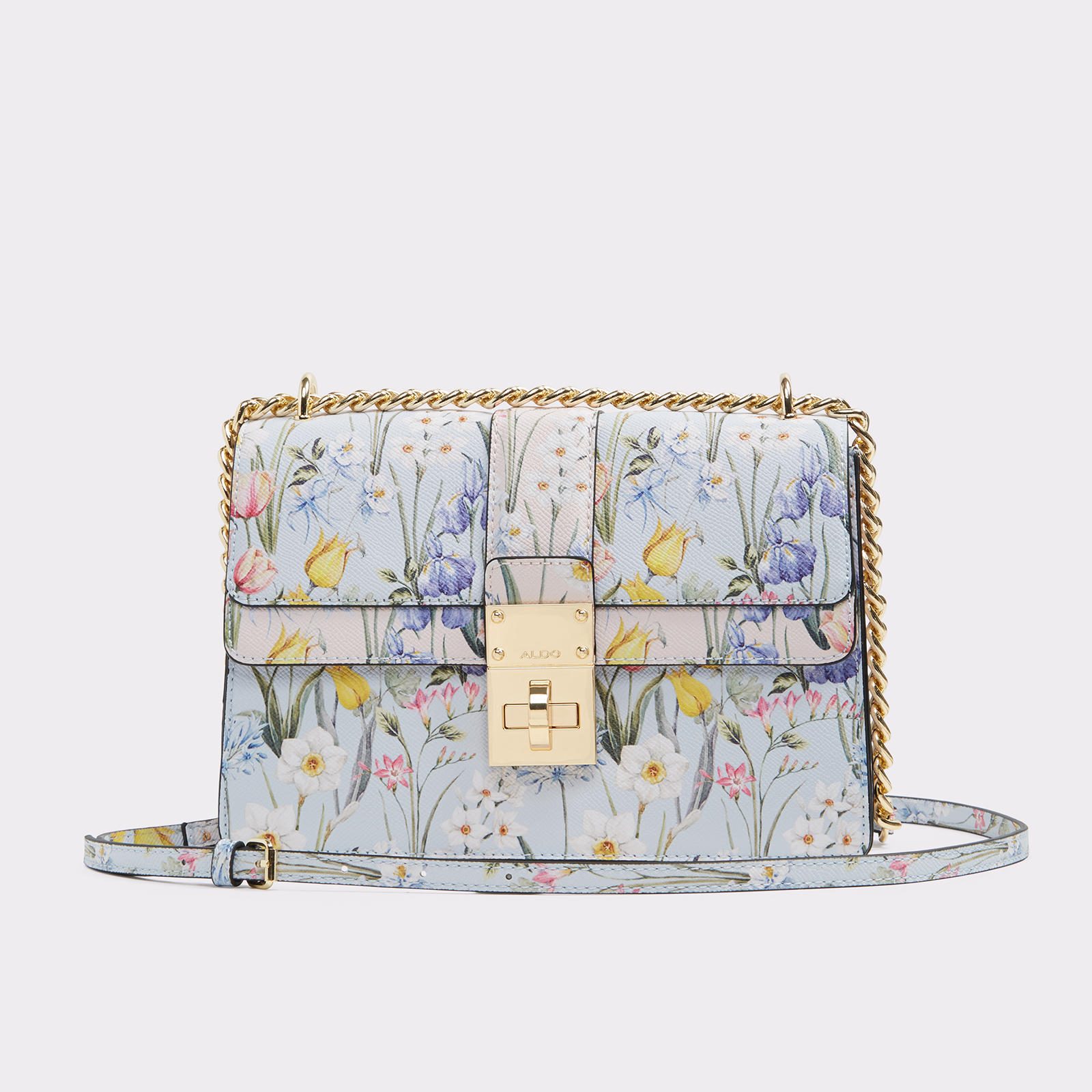 ما ارتديته هذا الأسبوع: حقائب اليد الصغيرة الملونة!