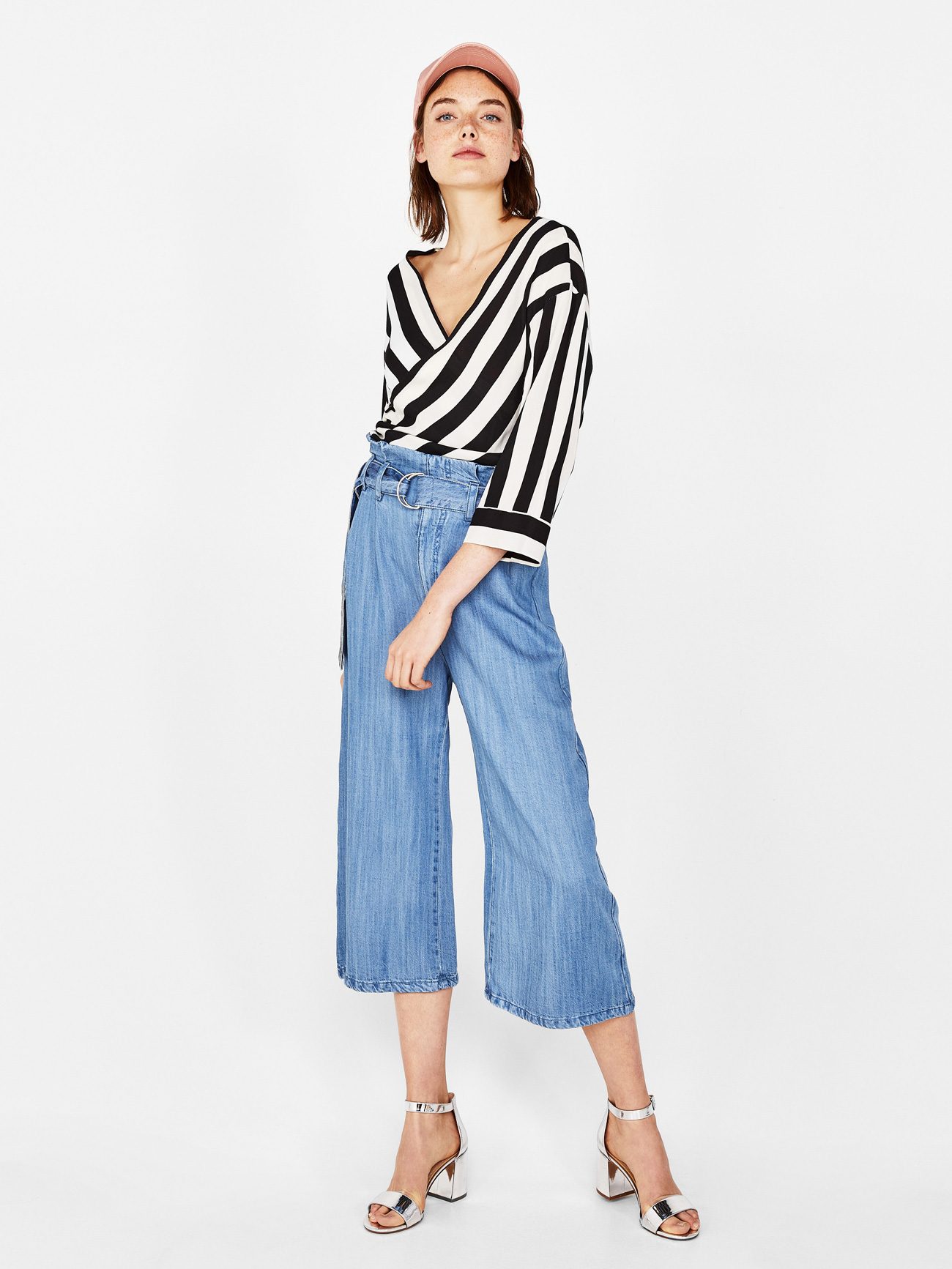 حين أَستلهِمُ الأناقةَ من الملكة رانيا.. البناطيل الواسعة: الأكثر رواجاً هذا الموسم