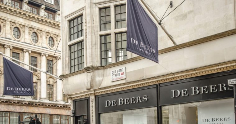 لم نسمع صوتها إلا بأسلوبها المتعجرف وتصفيفة شعرها التي تكلفها 300دولار، سيدة ماليزيا السابقة تشكو كشف أوراقها