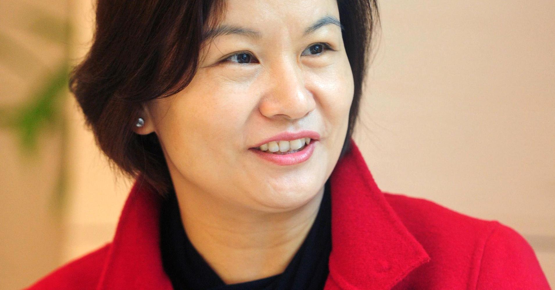 ماتت والدتها وفقد والدها بصره وتركت المدرسة.. ثم أصبحت أغنى امرأة عصامية في العالم!