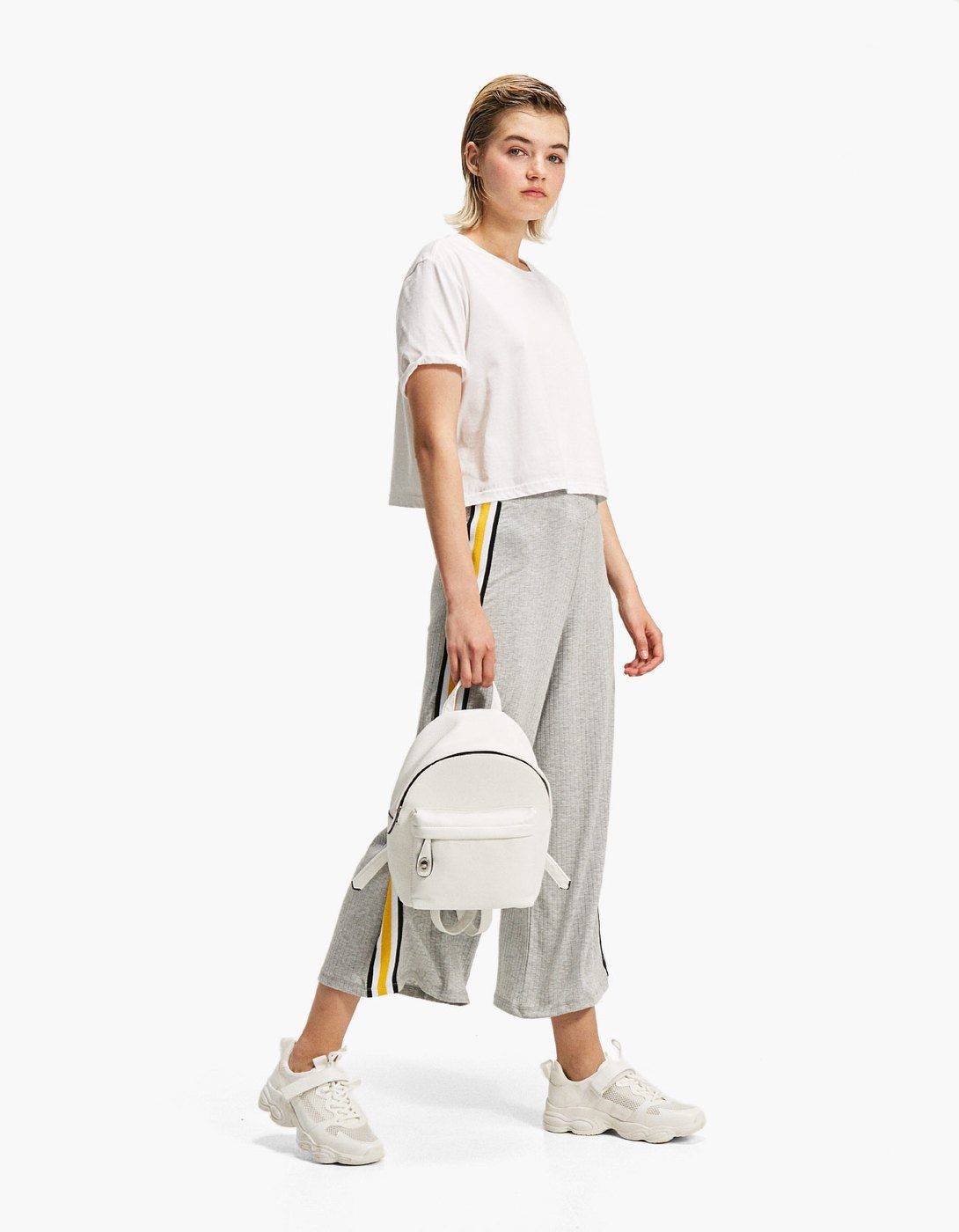 حين أَستلهِمُ الأناقةَ من الملكة رانيا.. البناطيل الواسعة: الأكثر رواجاً هذا الموسم