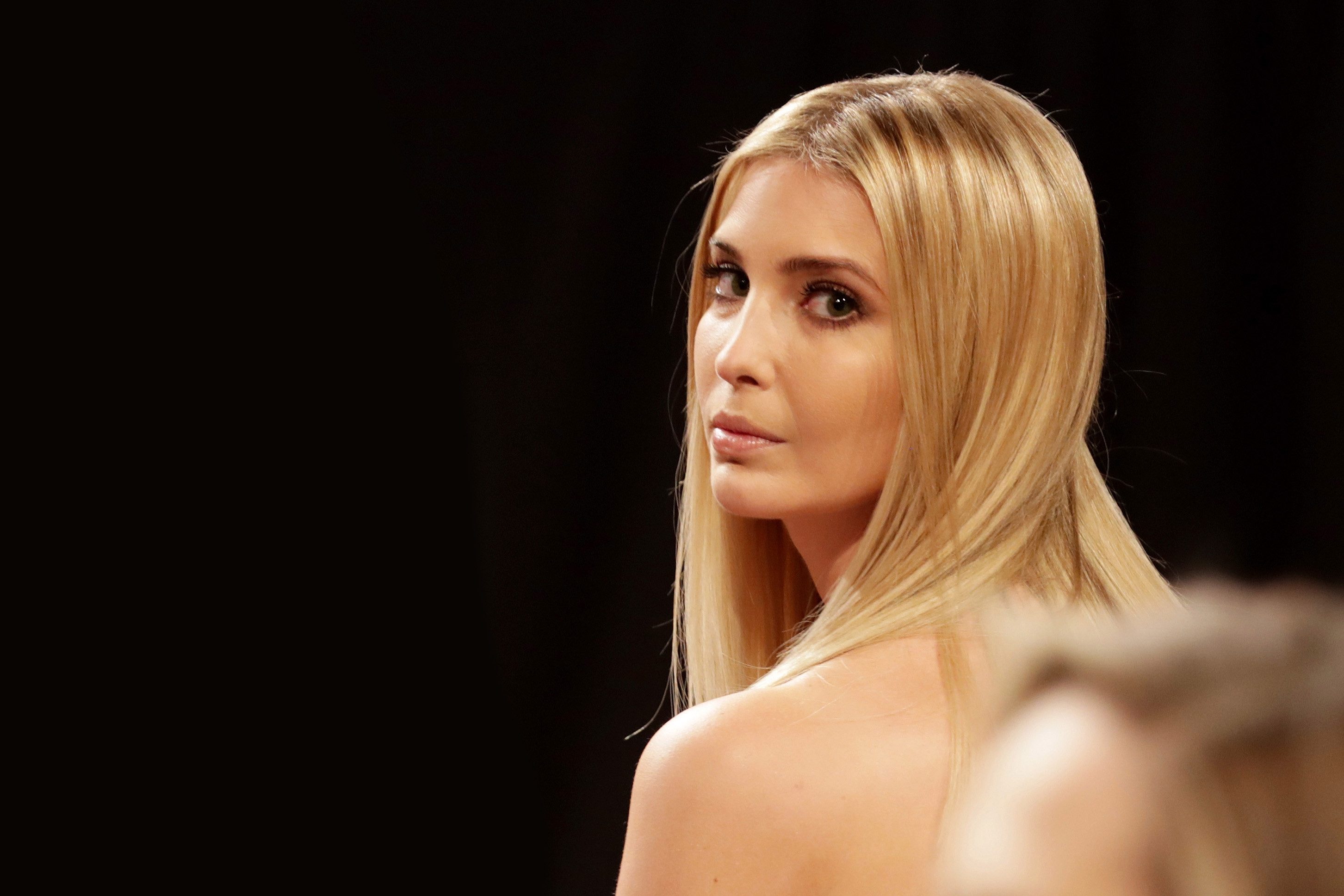 لماذا غضب الآلاف من إيفانكا ترمب بسبب صورتها مع طفلها صاحب العامين؟