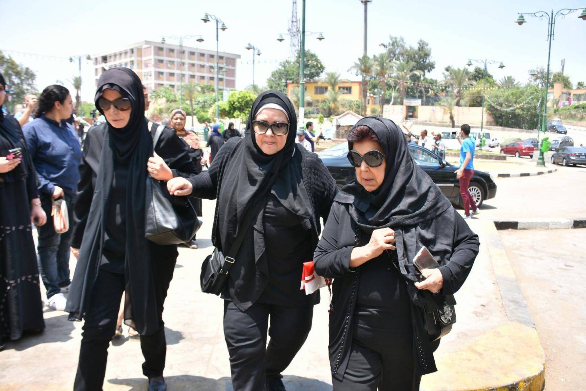 رجاء الجداوي ودلال عبد العزيز