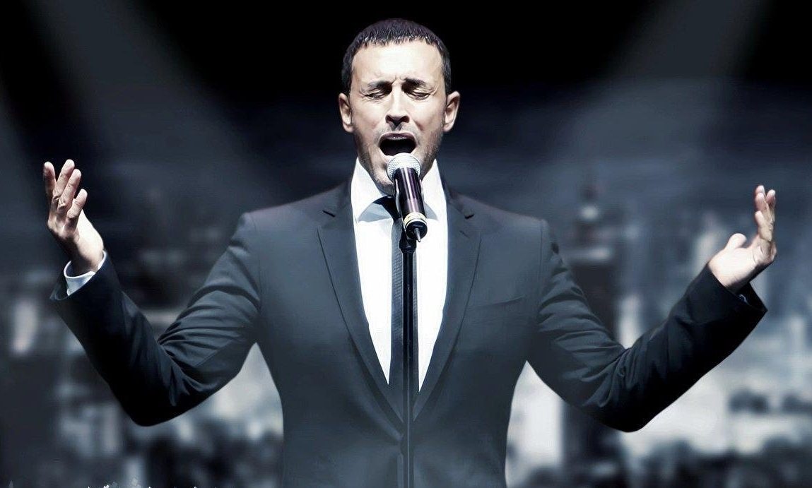 بالطبع يعشقه، وإلا لما سجّل 44 أغنية من أشعاره.. فيديو نادر لـ”القيصر” في جنازة نزار قباني