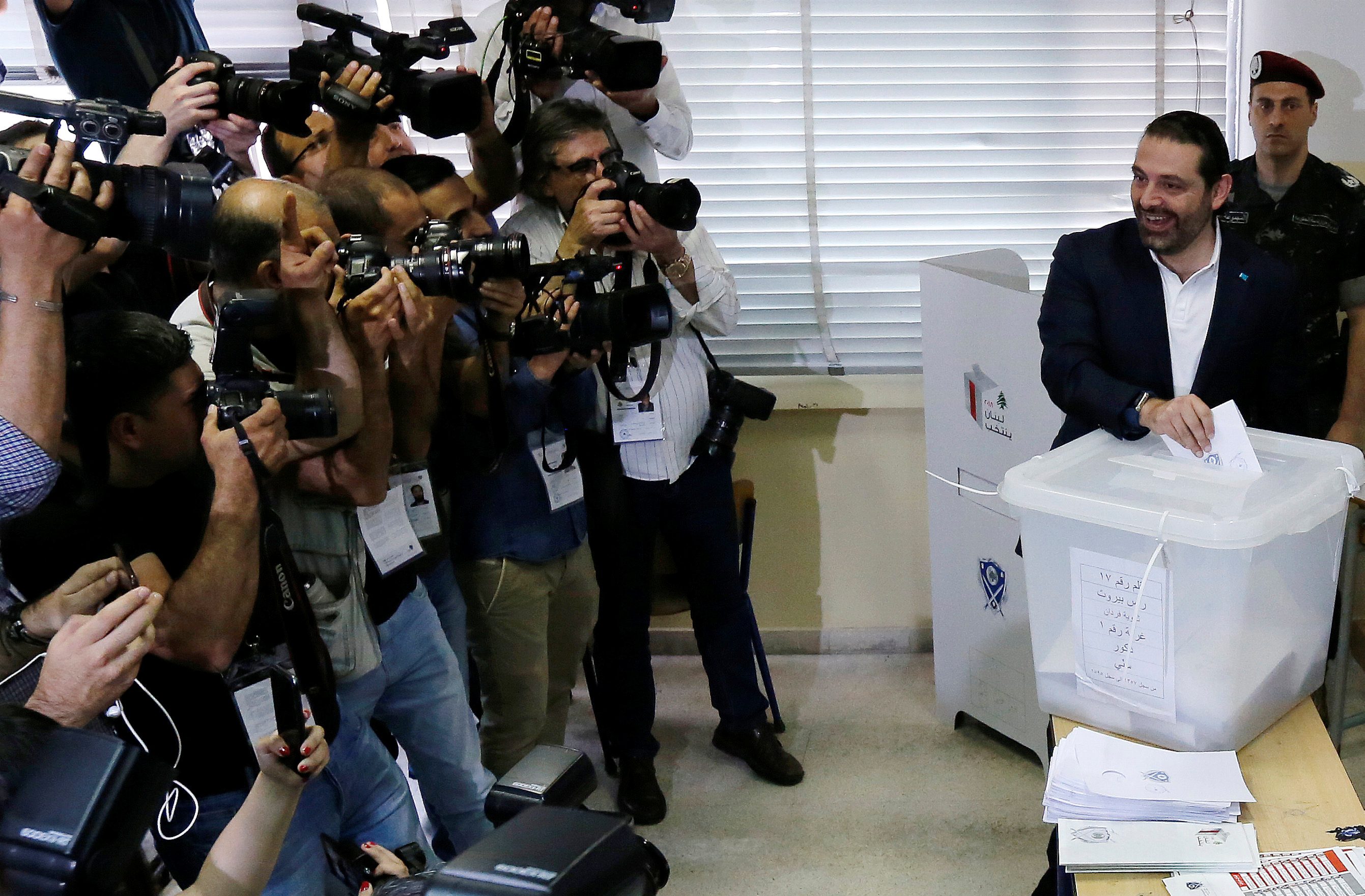 الناس لا يريدون صور سيلفي.. لهذه الأسباب تراجَع الحريري في الانتخابات اللبنانية ووجوه سنِية تصدّرت