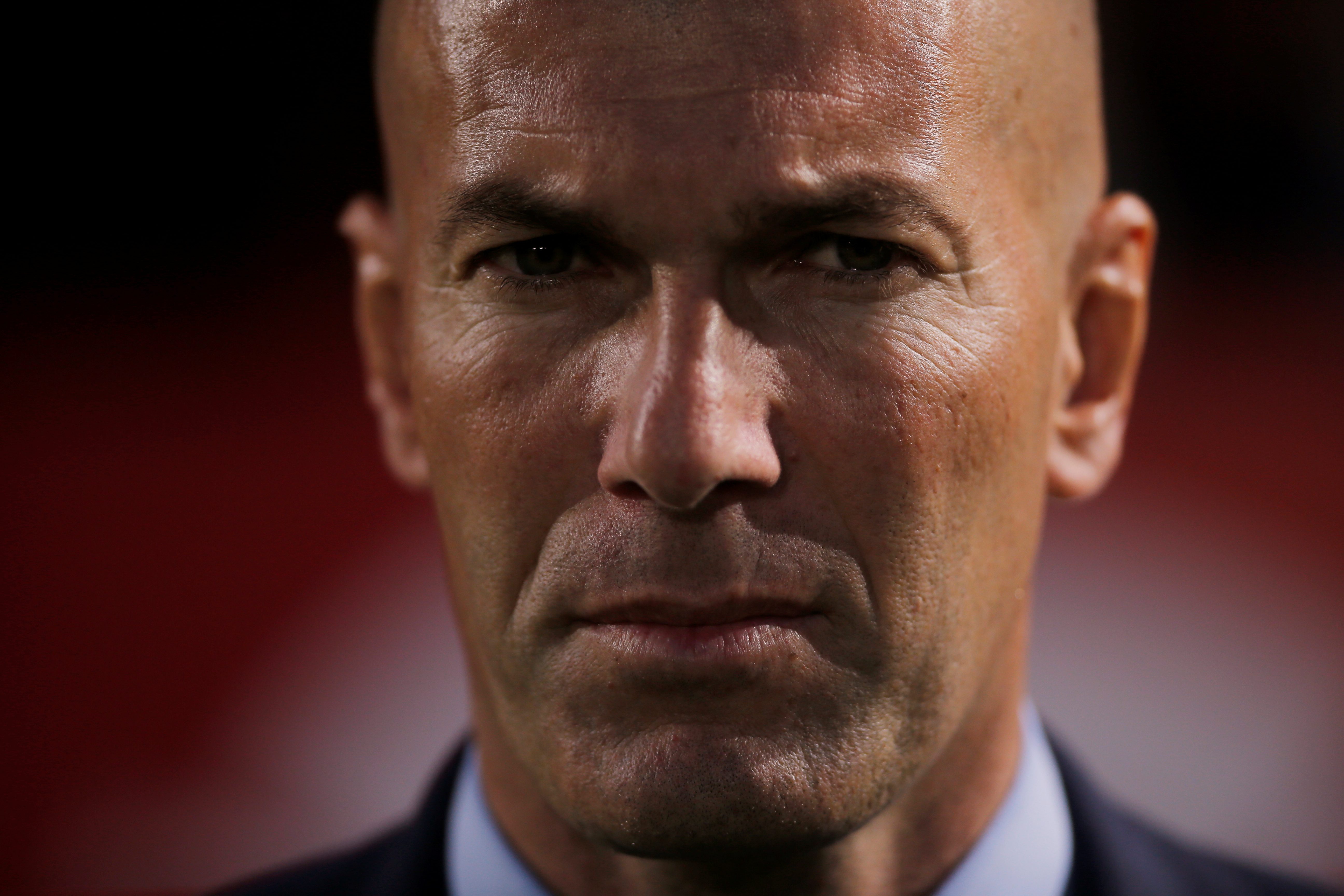 مصيره بيد ليفربول.. زيدان يريد البقاء في ريال مدريد، لكن لرئيس النادي رأي آخر