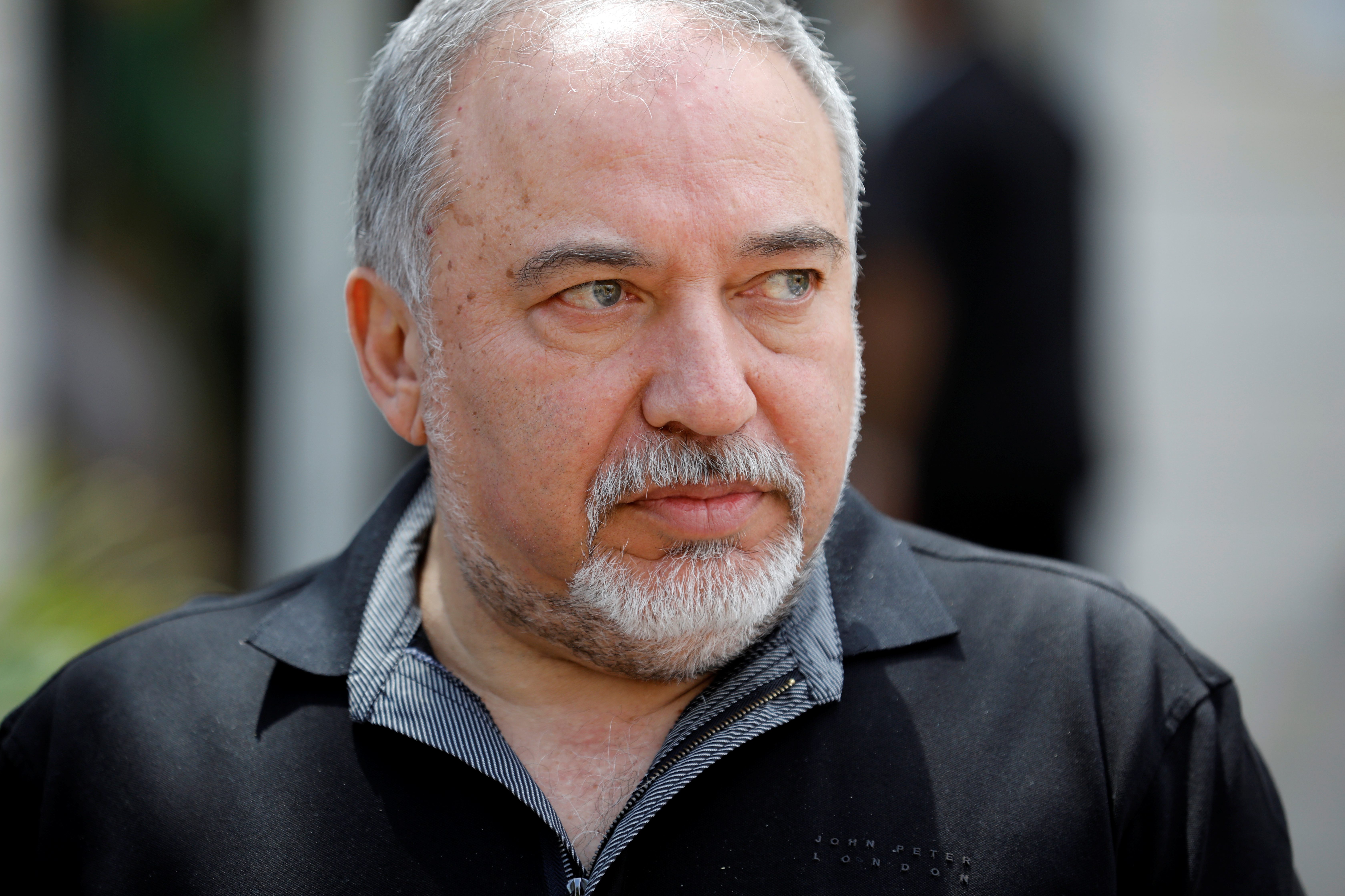 ذنبهم أنهم تضامنوا مع غزة.. وزير الدفاع الإسرائيلي يطالب بسجن النواب العرب في الكنيست