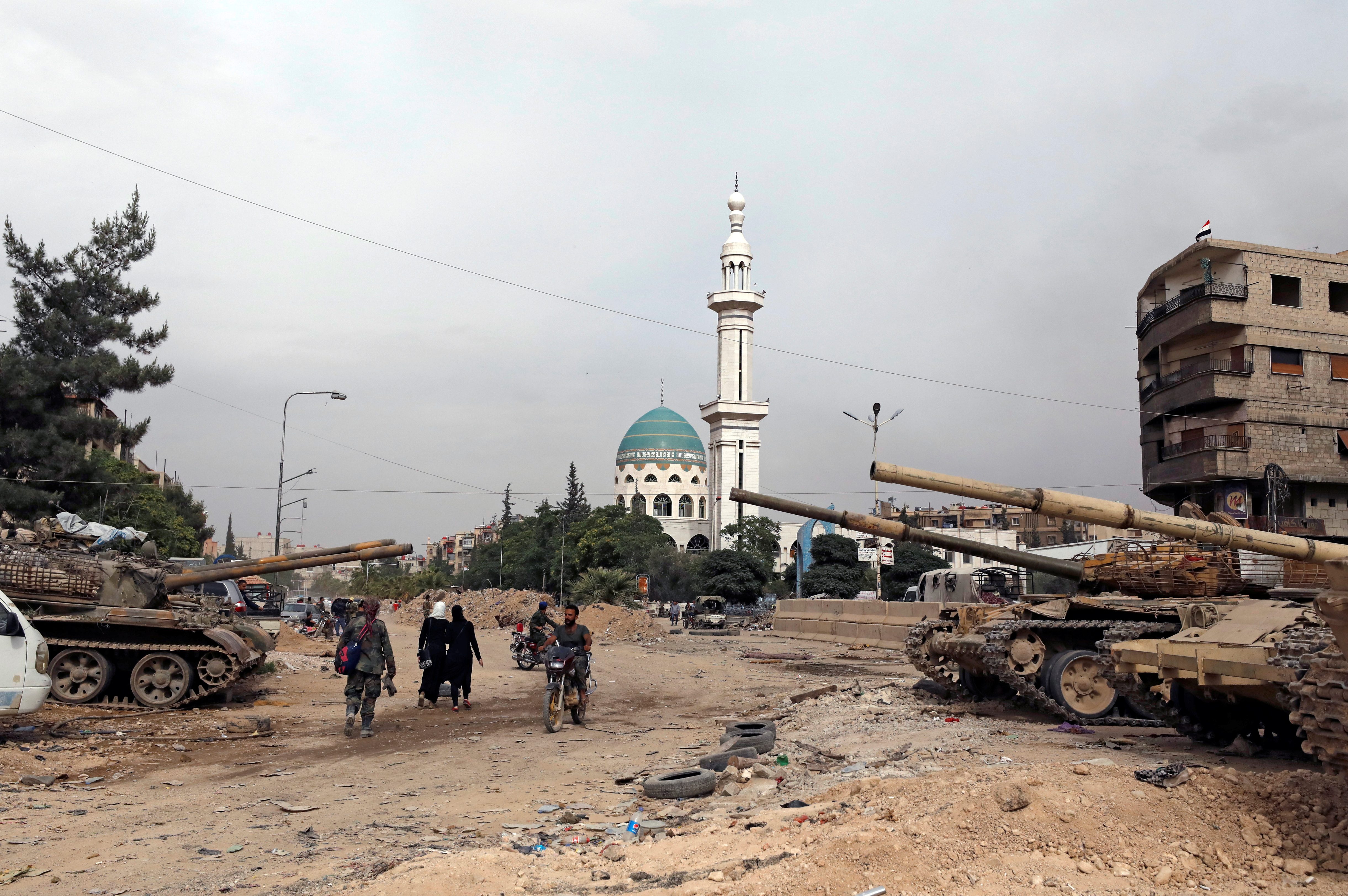 ضربة عسكرية غامضة تستهدف الجيش السوري.. نظام الأسد يعلن تعرُّضه للقصف، وأميركا تنفي