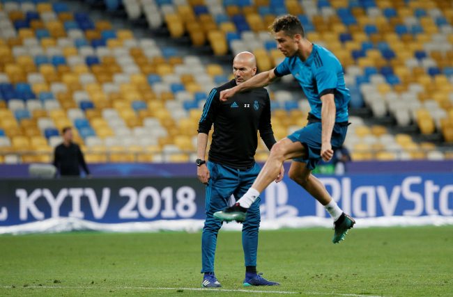 رغم الصفقات الجديدة.. زيدان يؤكد صعوبة تعويض فراغ رونالدو في الريال