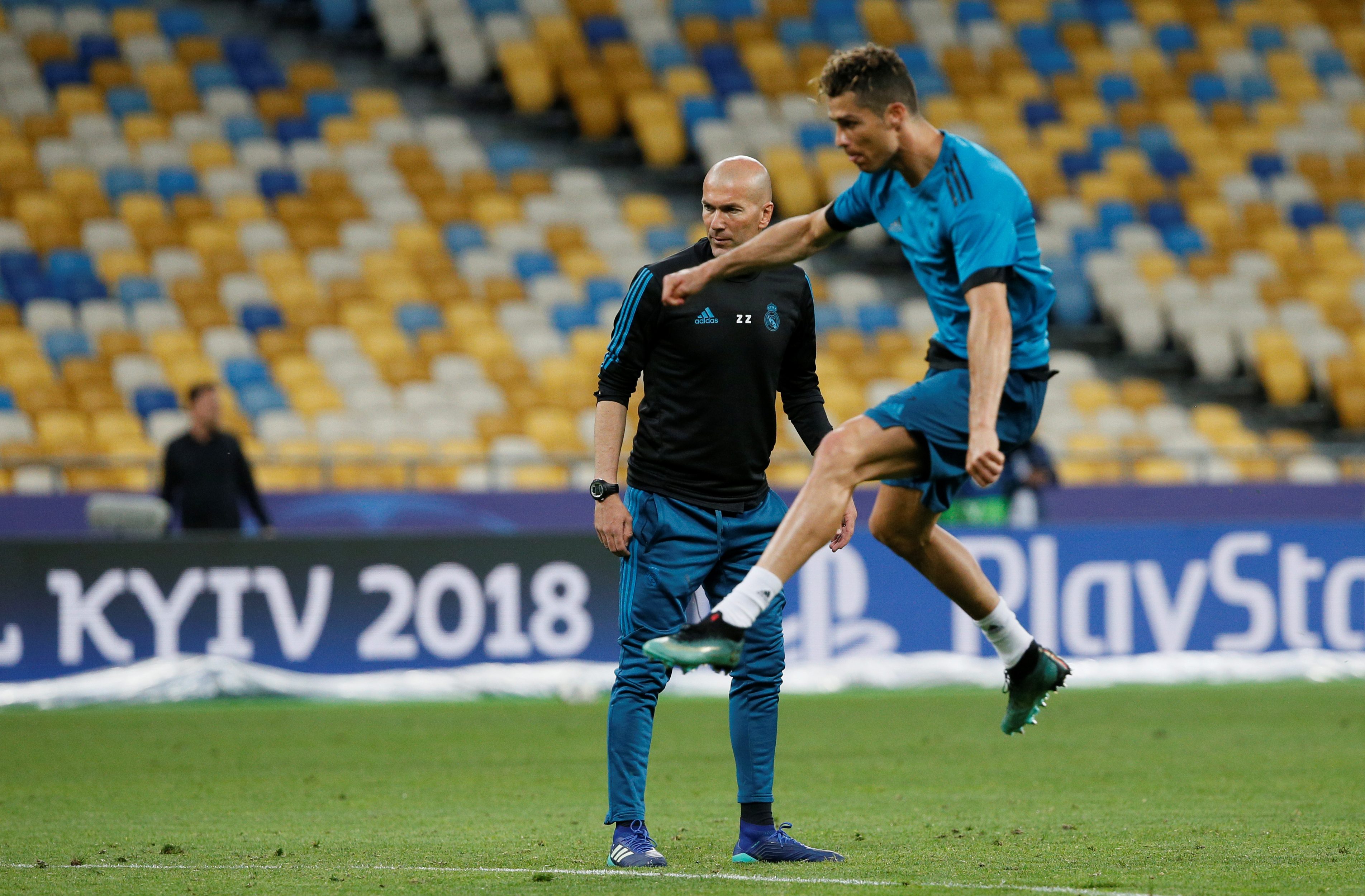 قذيفة من رونالدو قبل ساعات من القمة الأوروبية تخطئ الهدف.. شاهد اللقطة التي دفعت النجم البرتغالي للاعتذار